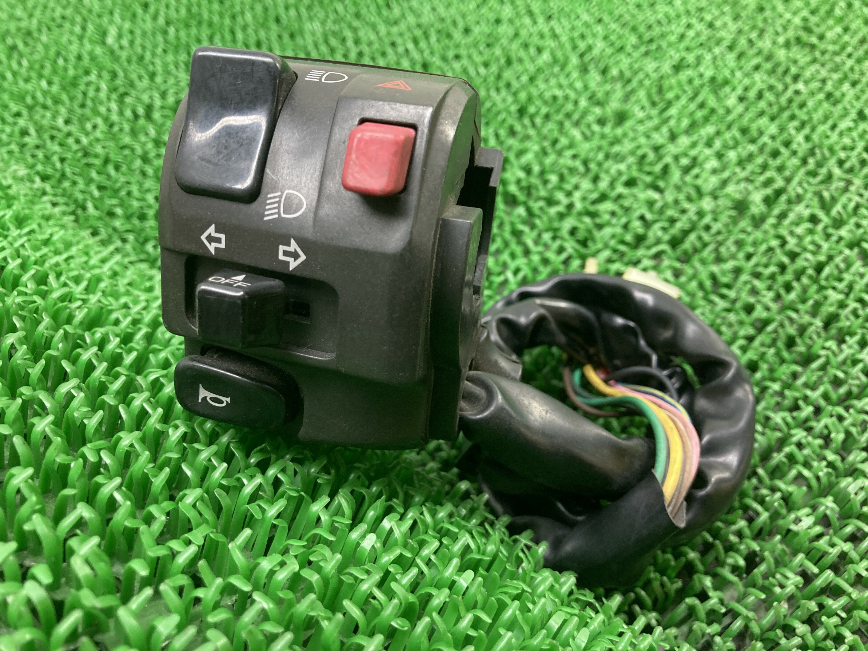 GPZ900Rハンドルスイッチ左カワサキ純正バイク部品ZX900AA7〜スイッチボックス割れ欠け無し品薄希少品車検Genuine【中古】 60