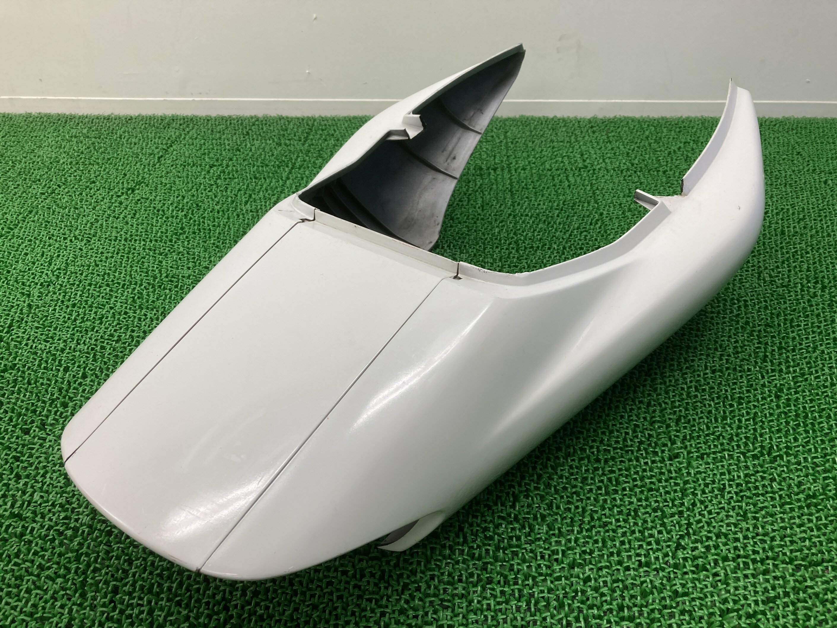 XJR400R テールカウル 白 ヤマハ 純正 バイク 部品 RH02J シートカウル 修復素材に 品薄 希少品 車検 Genuine 【中古】 27