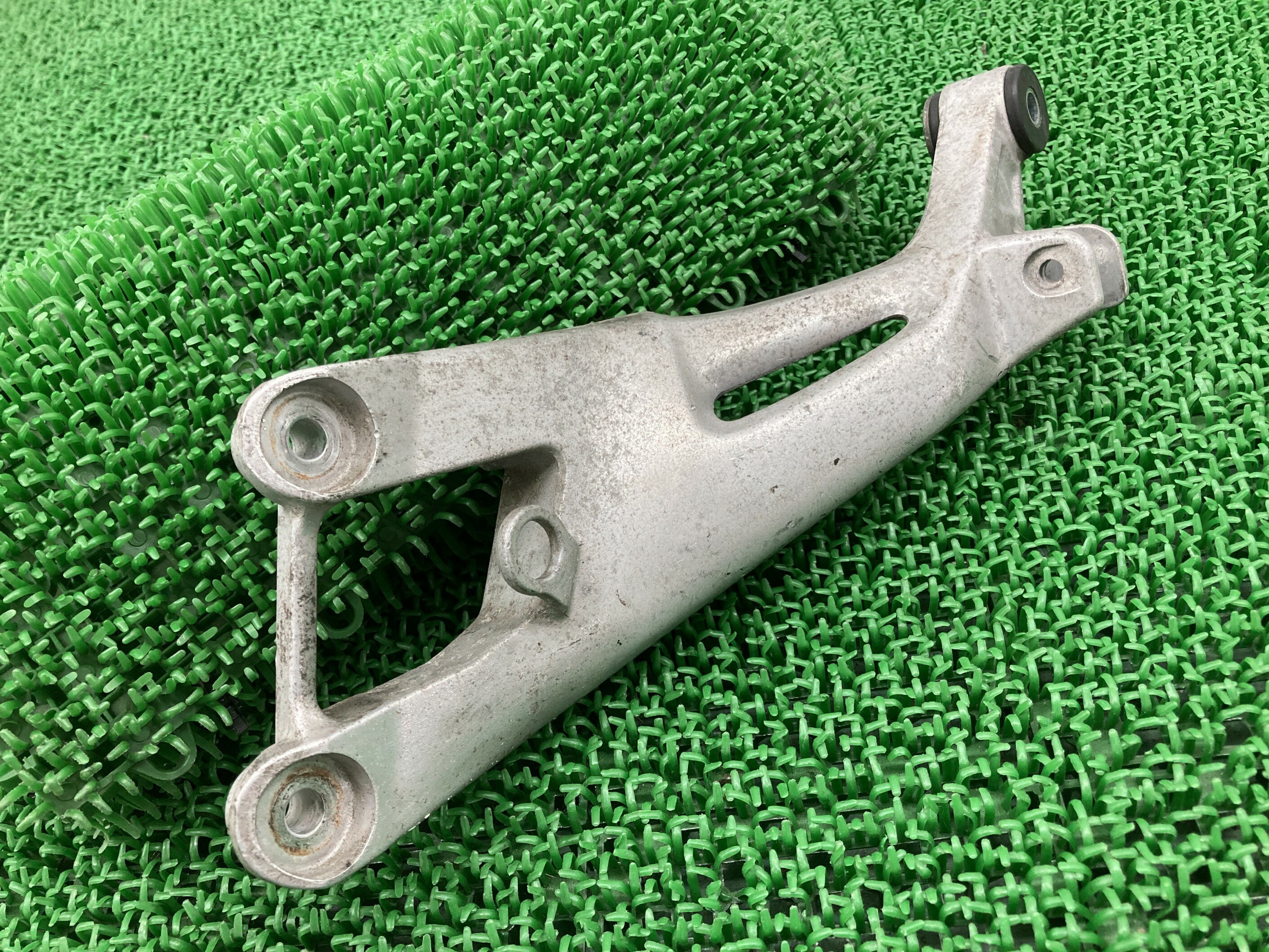 CBR1100XX タンデムステップホルダー 左 ホンダ 純正 バイク 部品 SC35 スーパーブラックバード 品薄 希少品 曲がり無し 車検 Genuine ...