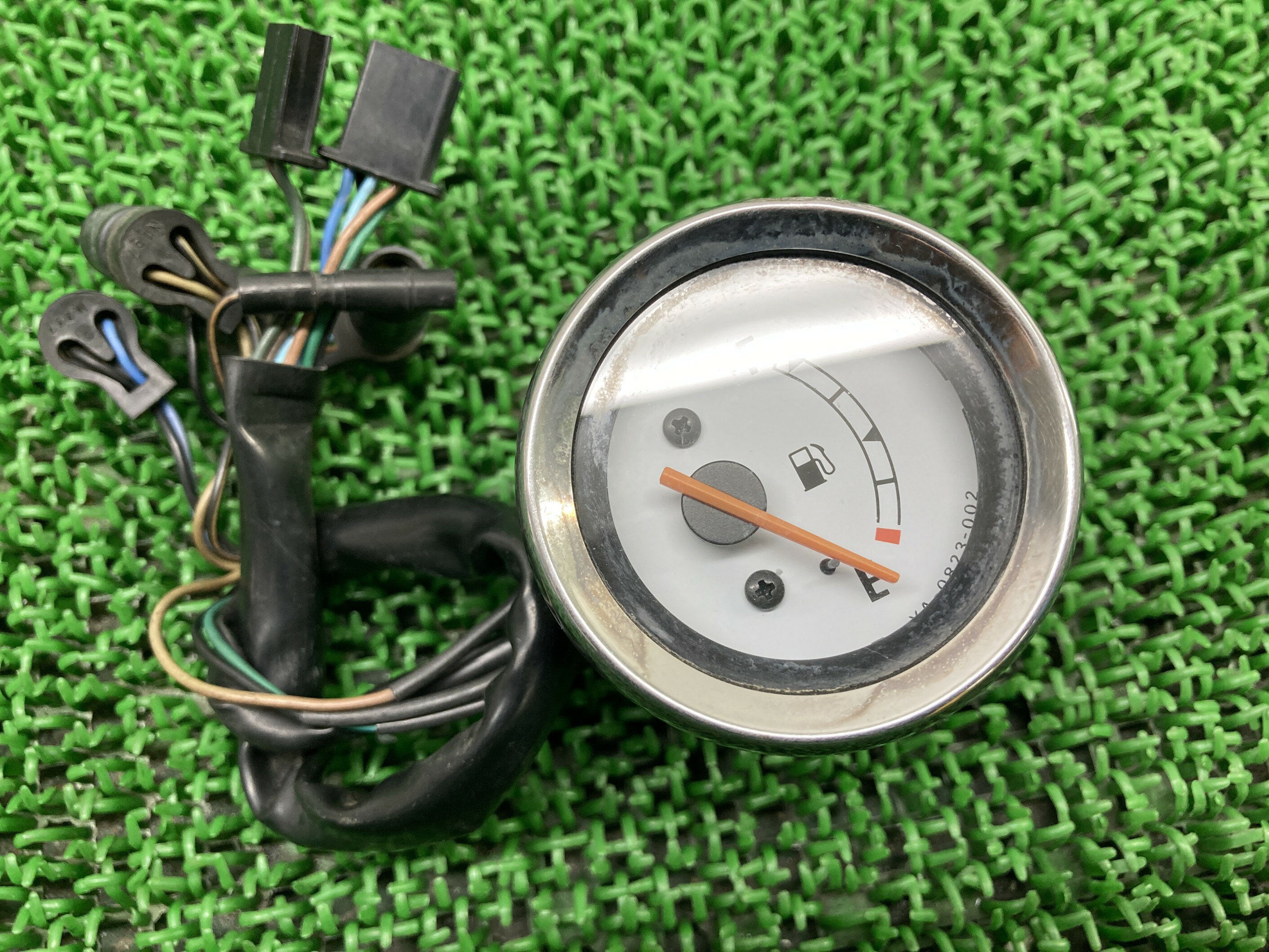 YB-1FOUR フューエルメーター ヤマハ 純正 バイク 部品 UA05J TEMPメーター 燃料計 ペイント素材に 割れ欠け無し 車検 Genuine 【中...