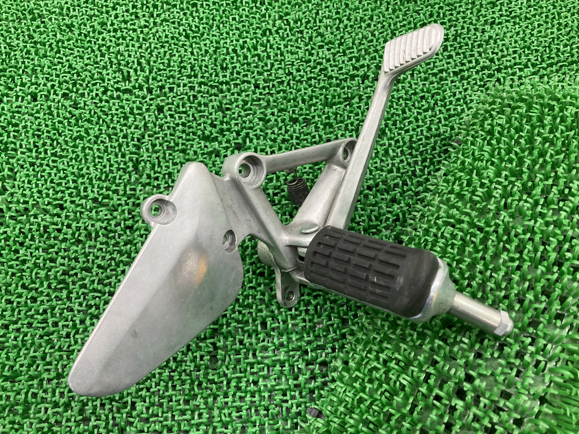 CBR1100XX ステップホルダー 右 ホンダ 純正 バイク 部品 SC35 スーパーブラックバード メインステップ ペグ ブレーキペダル 車検 Genuine 【中古】 43