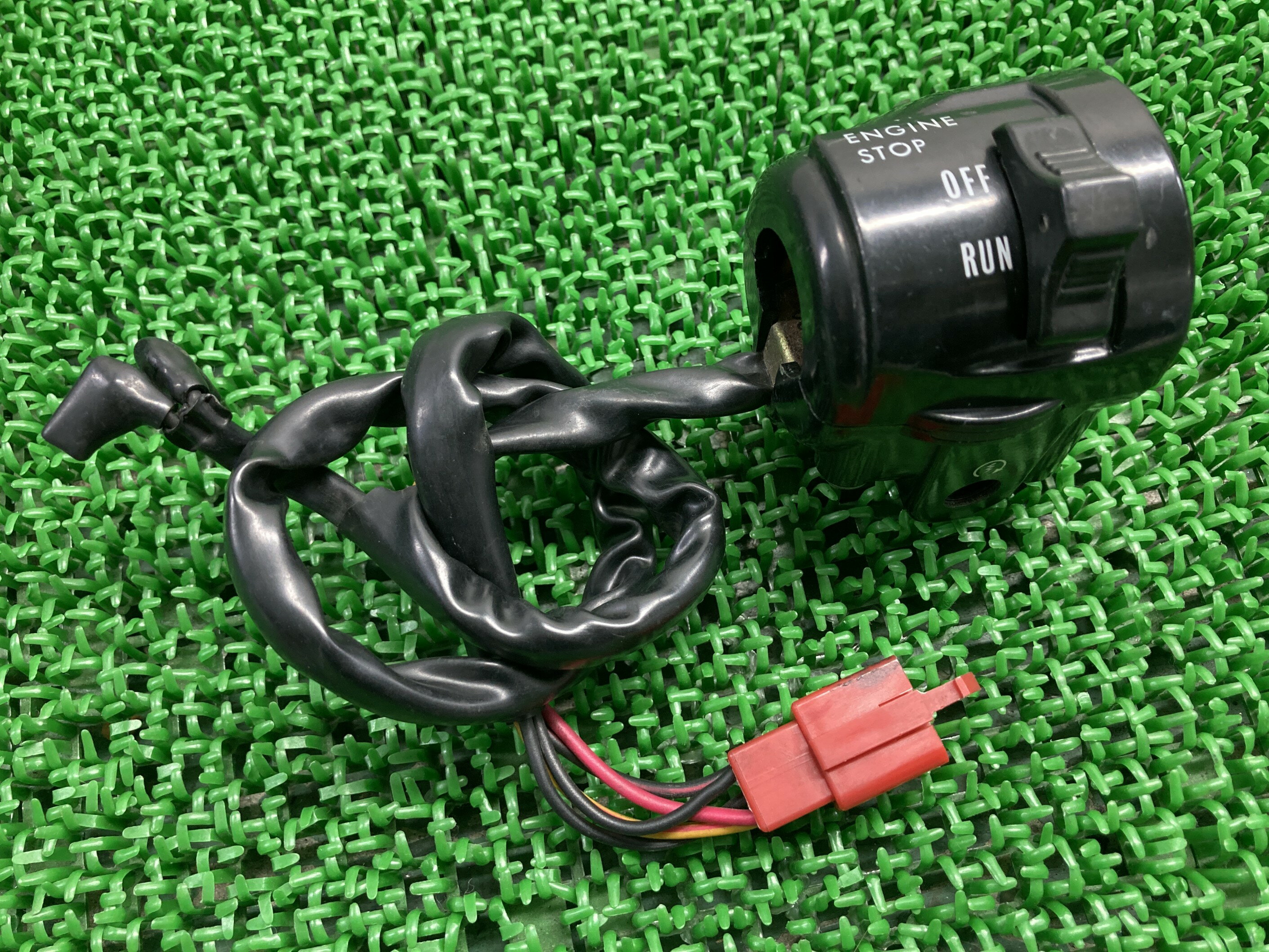 エストレヤハンドルスイッチ右カワサキ純正バイク部品BJ250AESTRELLAエストレアスイッチボックス修復素材に品薄車検Genuine【中古】 84