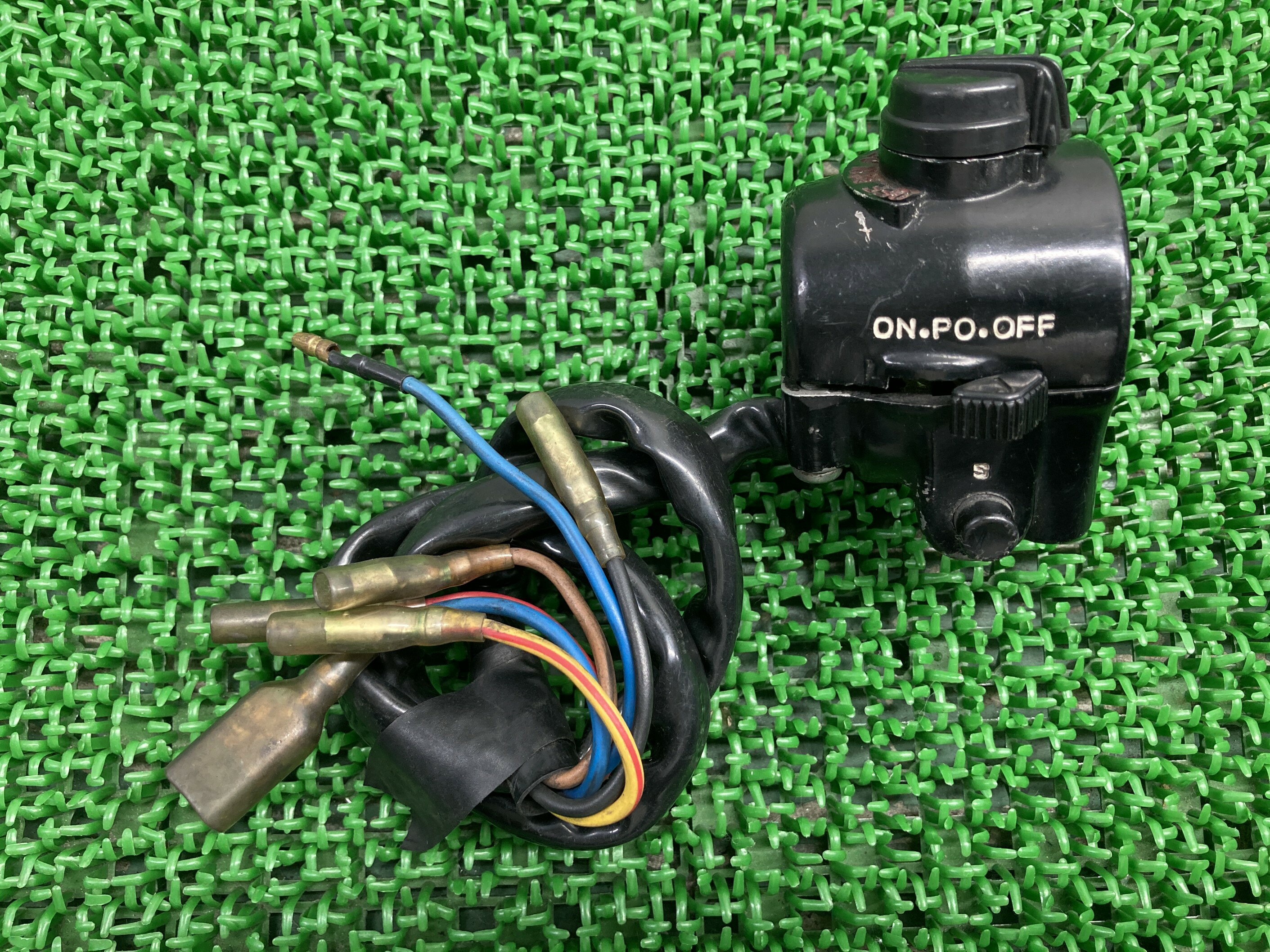 Z1000MK-IIハンドルスイッチ右カワサキ純正バイク部品KZT00AMK2MKIIマーク2スイッチボックス割れ欠け無し車検Genuine【中古】 95