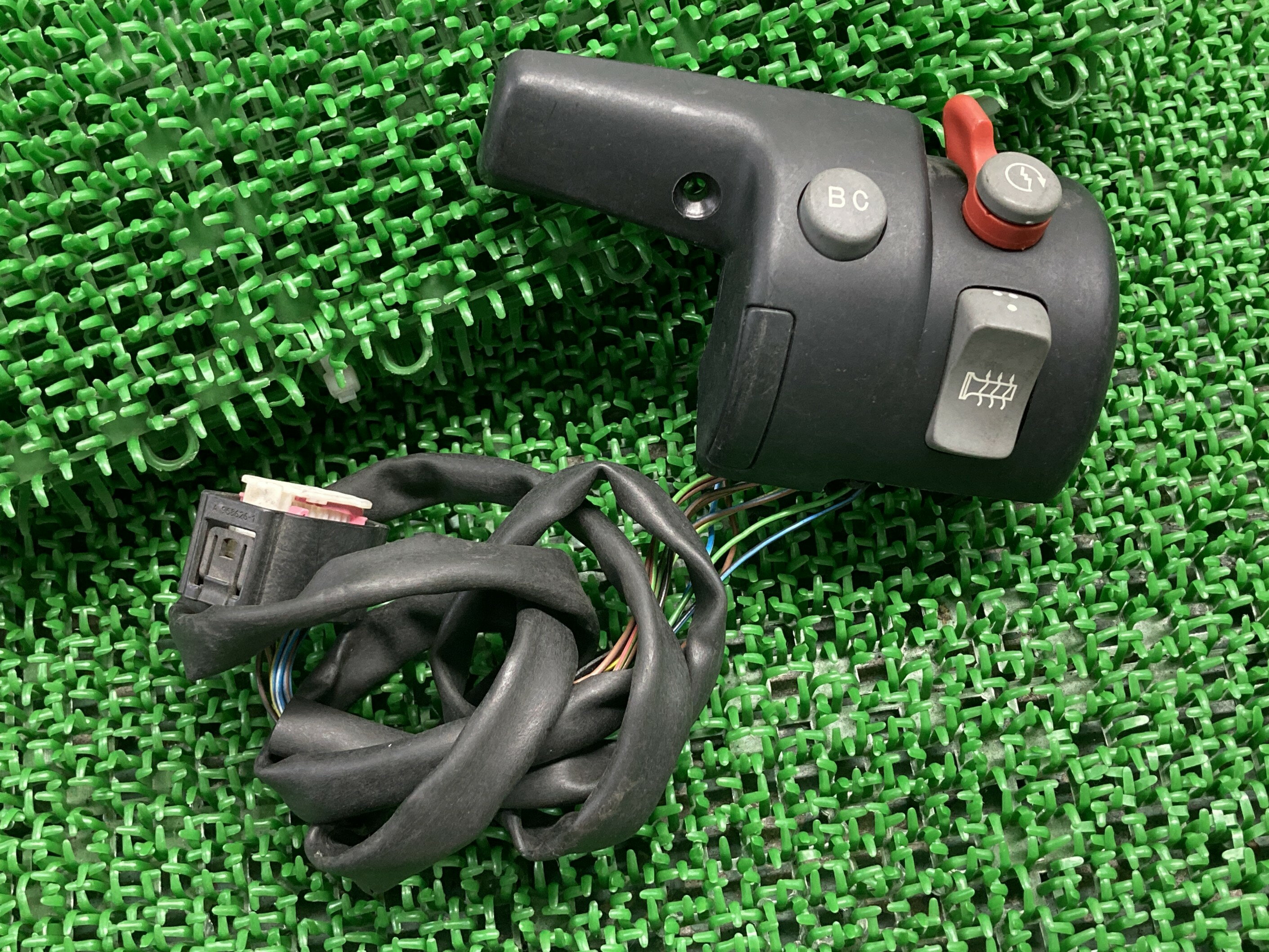 R1200RT ハンドルスイッチ 右 BMW 純正 バイク 部品 K26 820-0135-404 7681110 スイッチボックス 割れ欠け無し 車検 Gen...