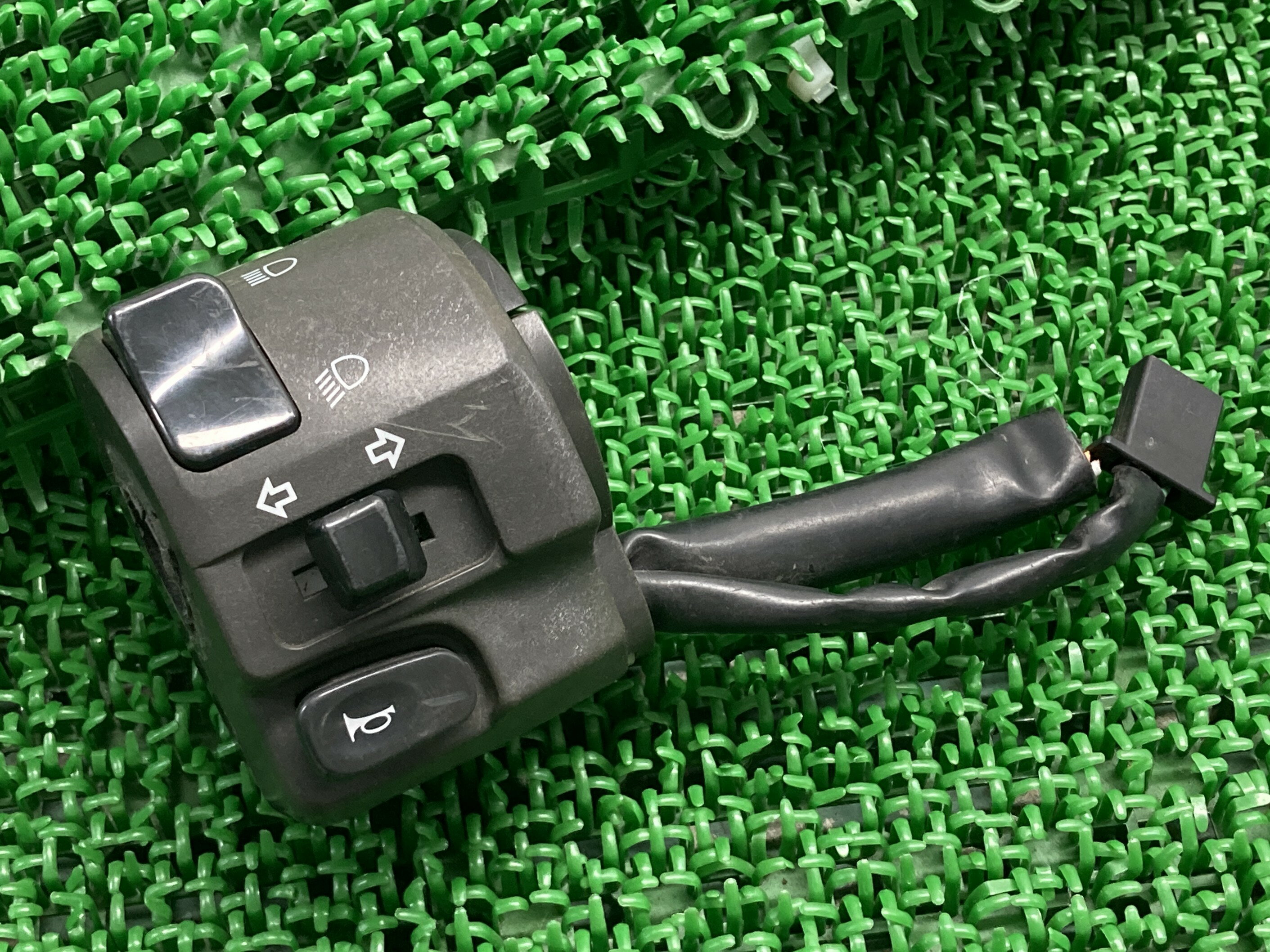 NINJA250Rハンドルスイッチ左カワサキ純正バイク部品EX250Kニンジャ250Rスイッチボックス修復素材に品薄車検Genuine【中古】 80