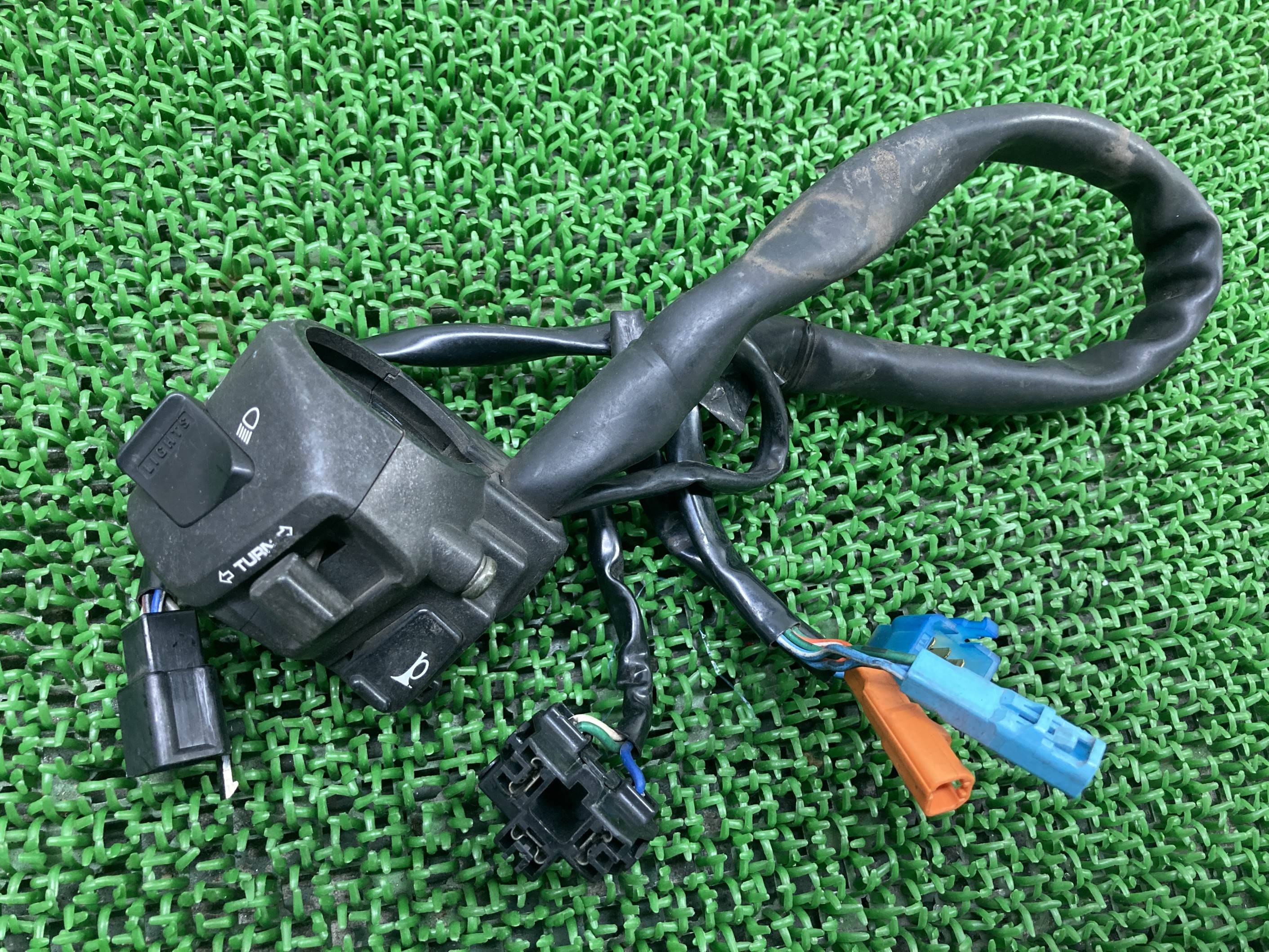 CB400SF ハンドルスイッチ 左 NC39 NC42 ホンダ 純正 バイク 部品 NC39後期 NC42前期 スイッチボックス 割れ欠け無し 品薄 車検 G...