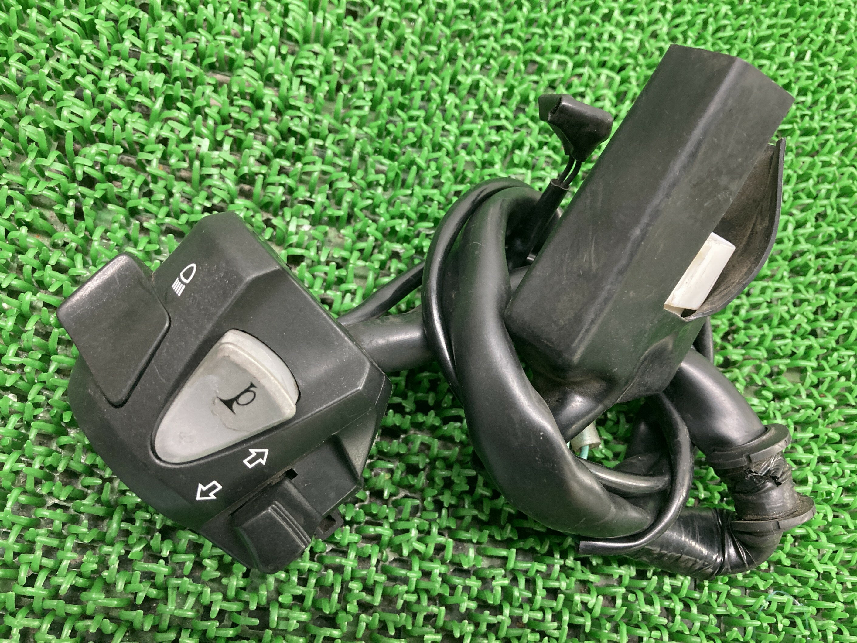 CB400SBハンドルスイッチ左ホンダ純正バイク部品NC42後期スイッチボックス割れ欠け無し品薄希少品車検Genuine【中古】 57