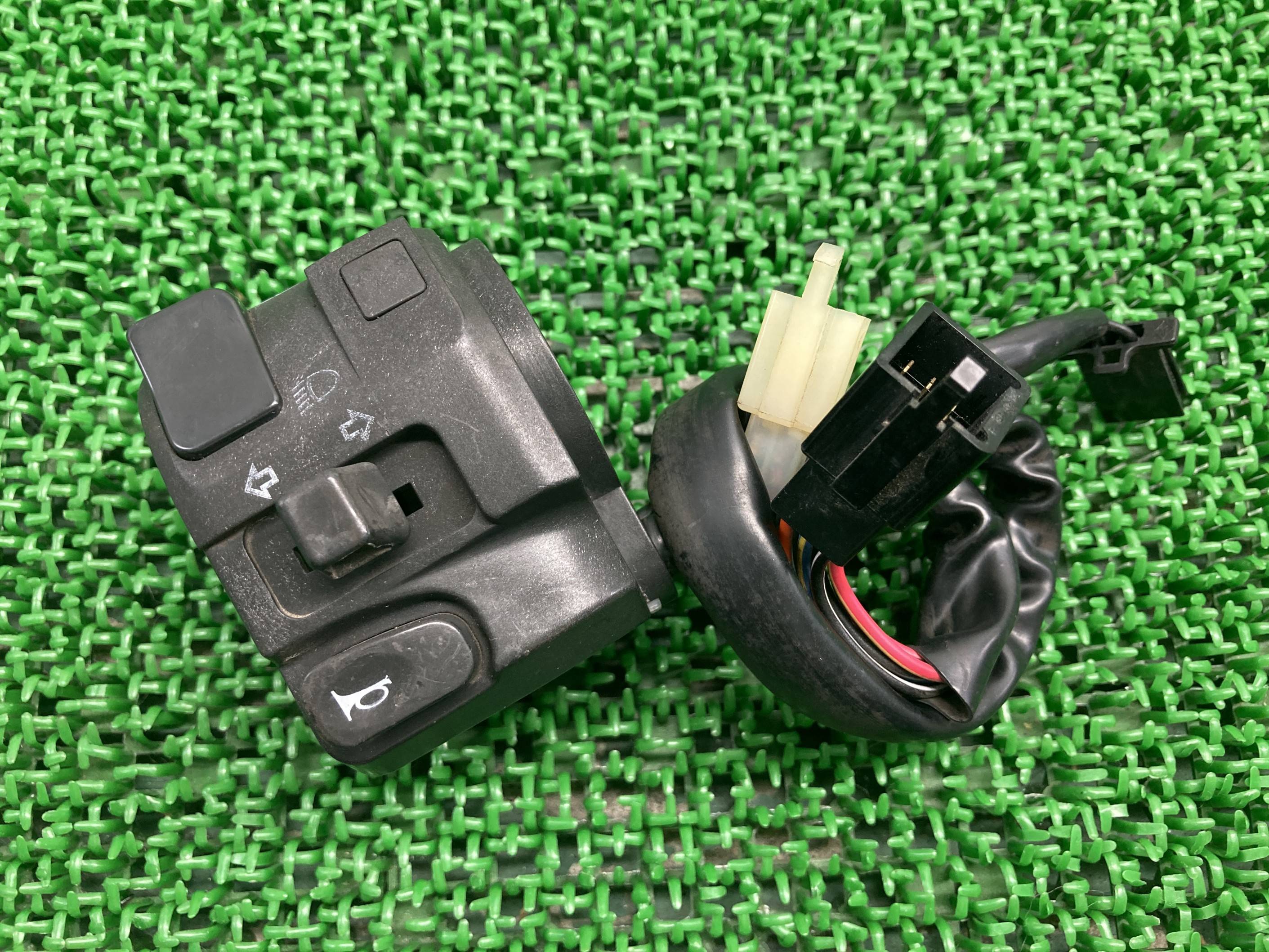 NINJA250SLハンドルスイッチ左カワサキ純正バイク部品BX250Aニンジャ250SLスイッチボックス修復素材に品薄希少品車検Genuine【中古】 81