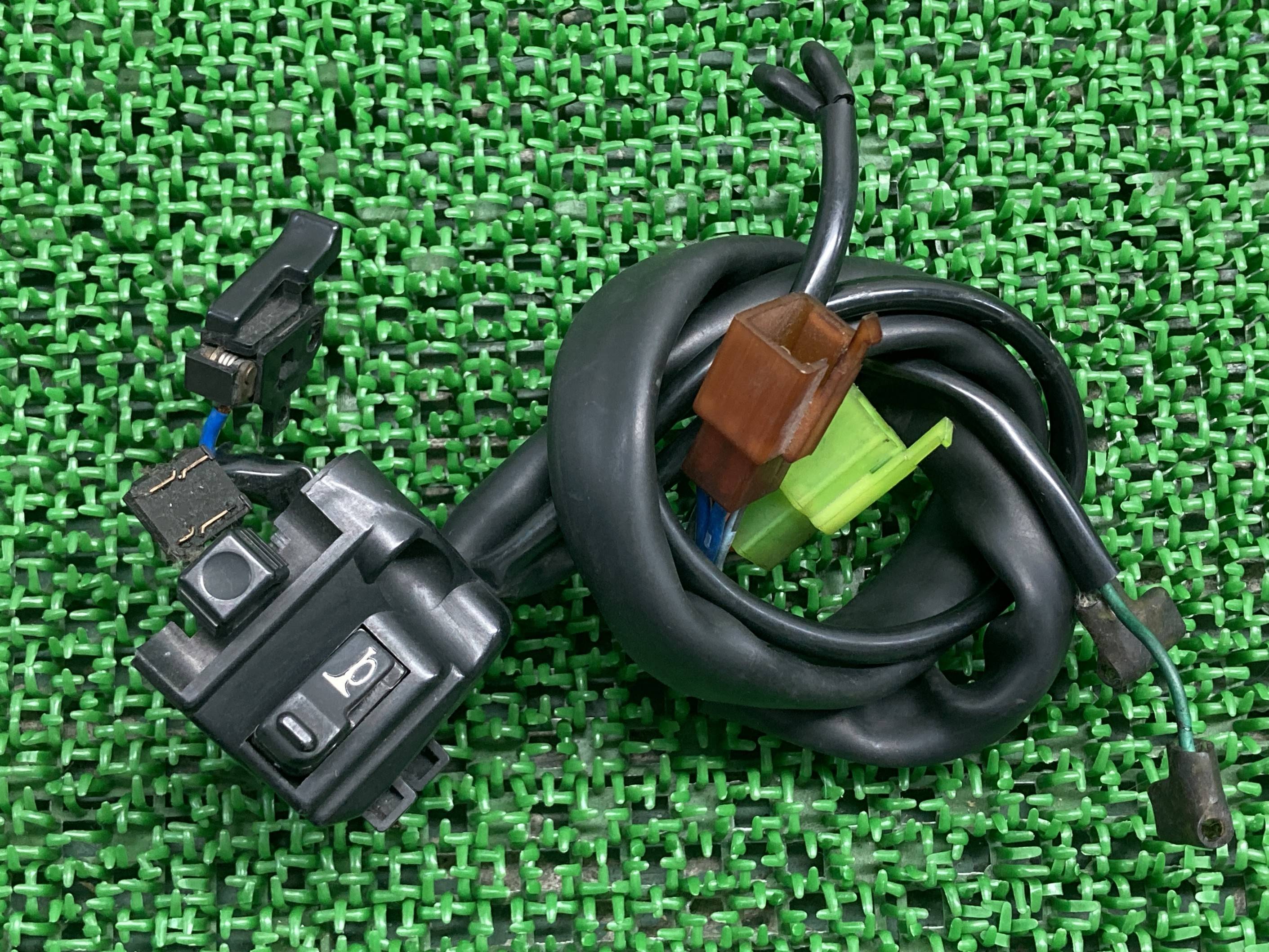 VTR1000Fハンドルスイッチ左ホンダ純正バイク部品SC36スイッチボックス修復素材に品薄希少品車検Genuine【中古】 68