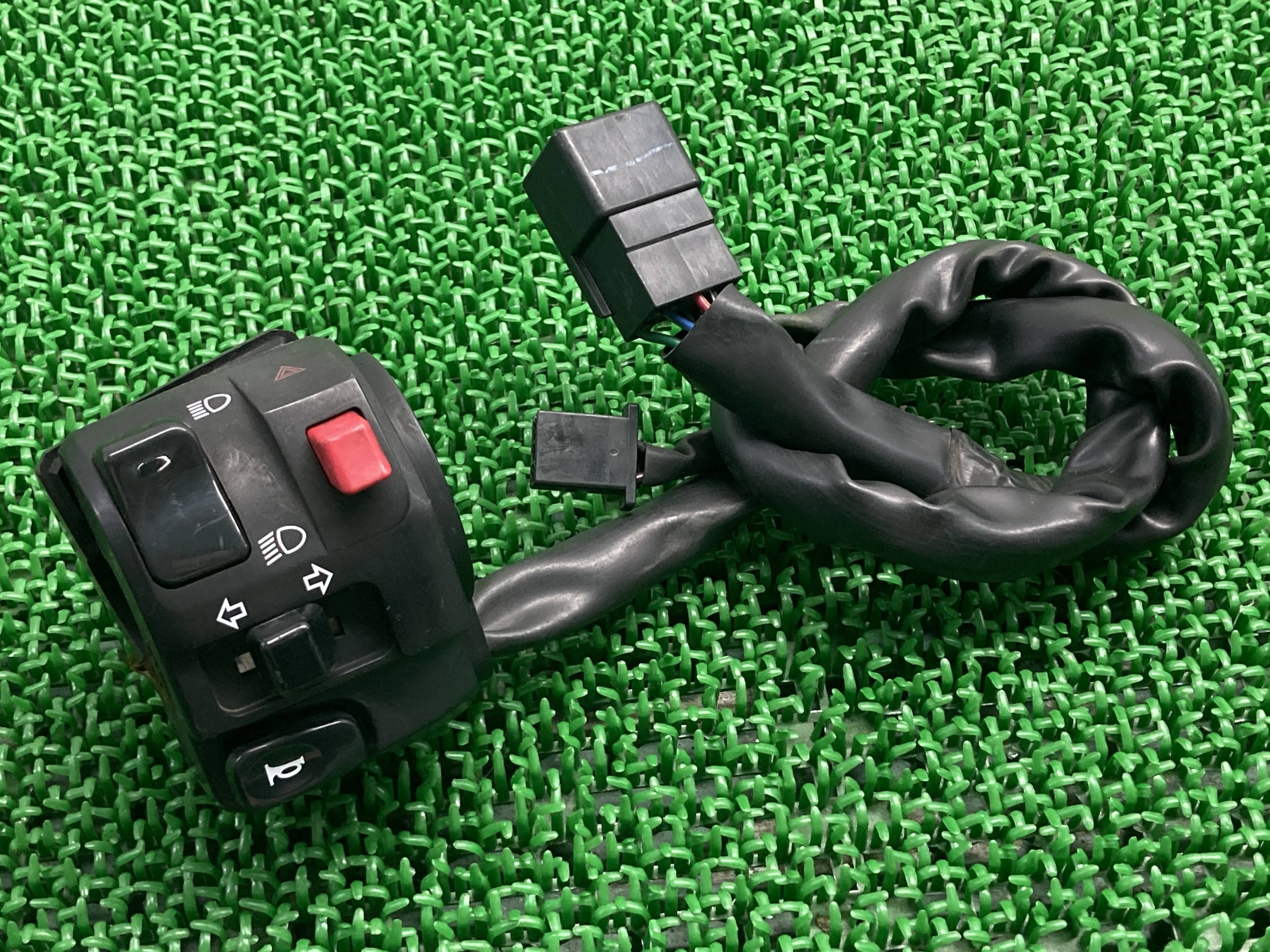 Z750Sハンドルスイッチ左カワサキ純正バイク部品ZR750Kスイッチボックス割れ欠け無し品薄希少品車検Genuine【中古】 63