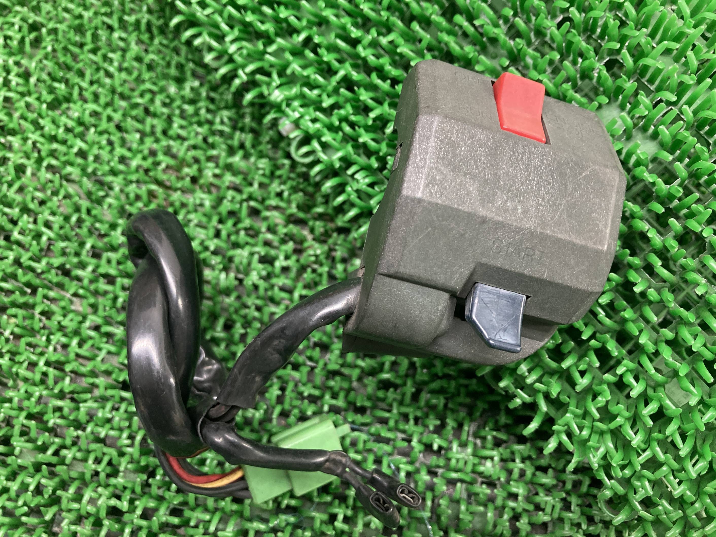 ゼファー750ハンドルスイッチ右カワサキ純正バイク部品ZR750CZEPHYR750スイッチボックス修復素材に割れ欠け無し車検Genuine【中古】 53