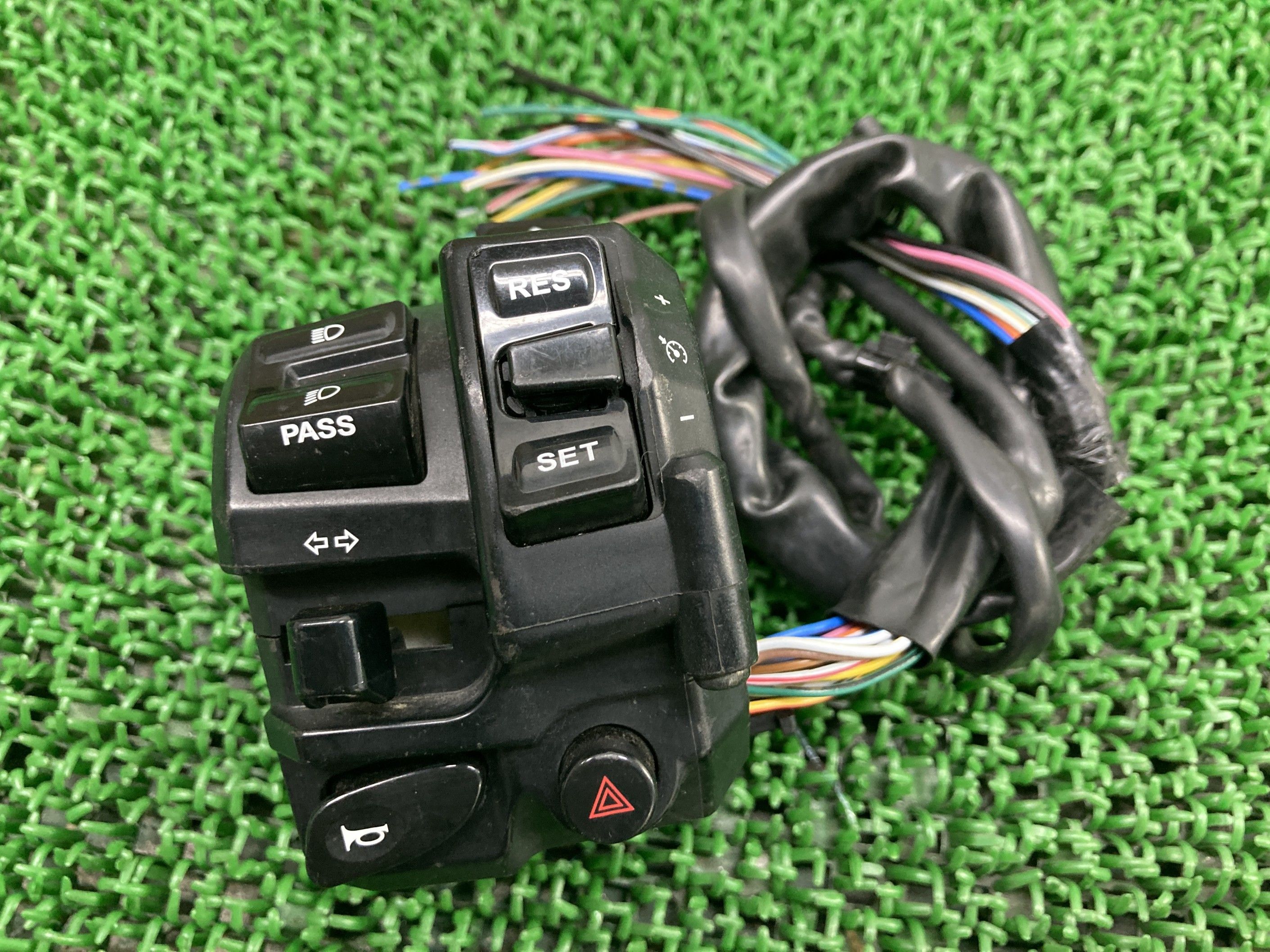 トレーサー900ハンドルスイッチ左ヤマハ純正バイク部品RN51JTRACER900スイッチボックス修復素材に品薄希少品車検Genuine【中古】 49