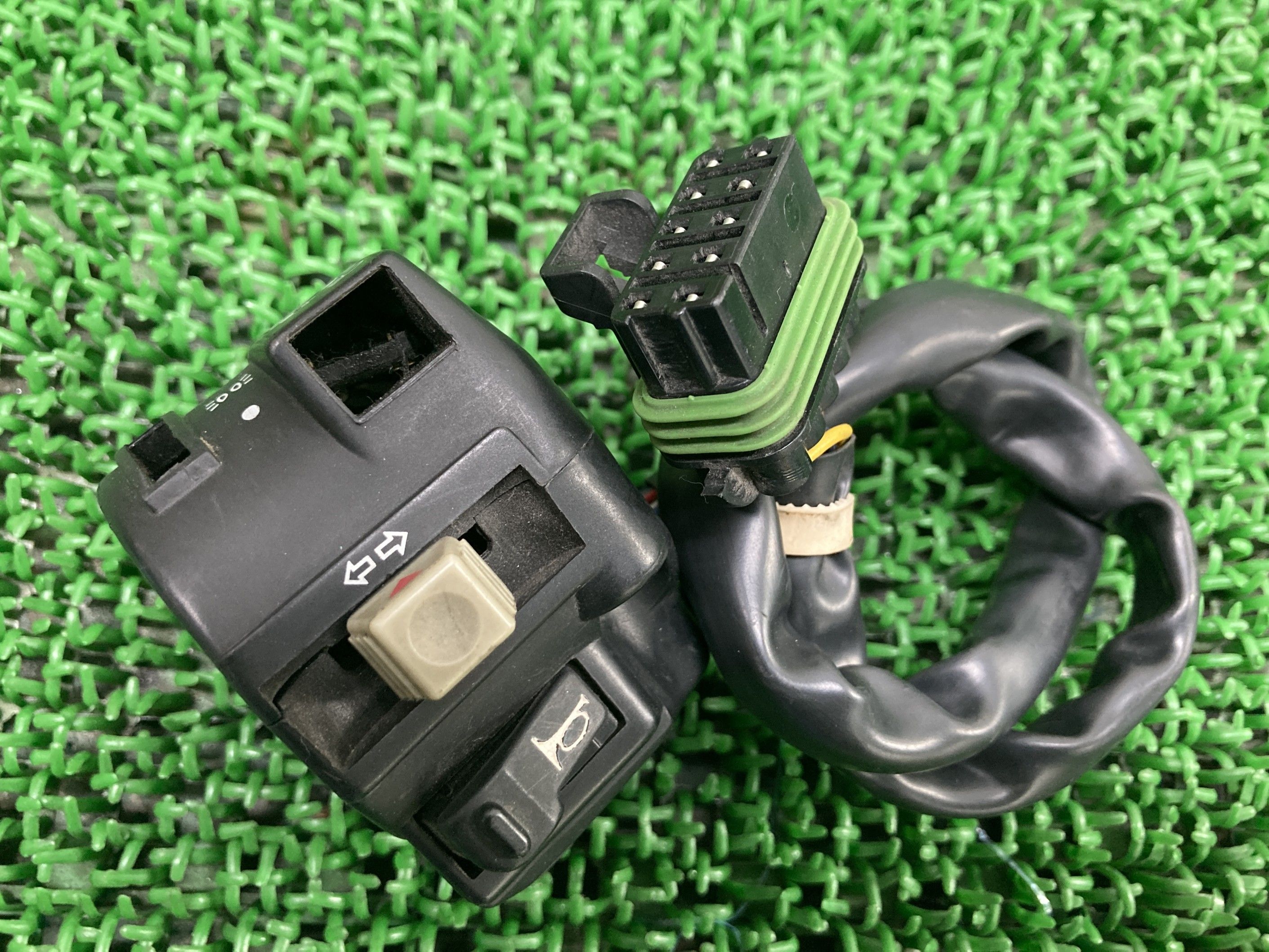 748 996 998 ハンドルスイッチ 左 ドゥカティ 純正 バイク 部品 Ducati スイッチボックス 修復素材に 品薄 車検 Genuine 【中古】 ...