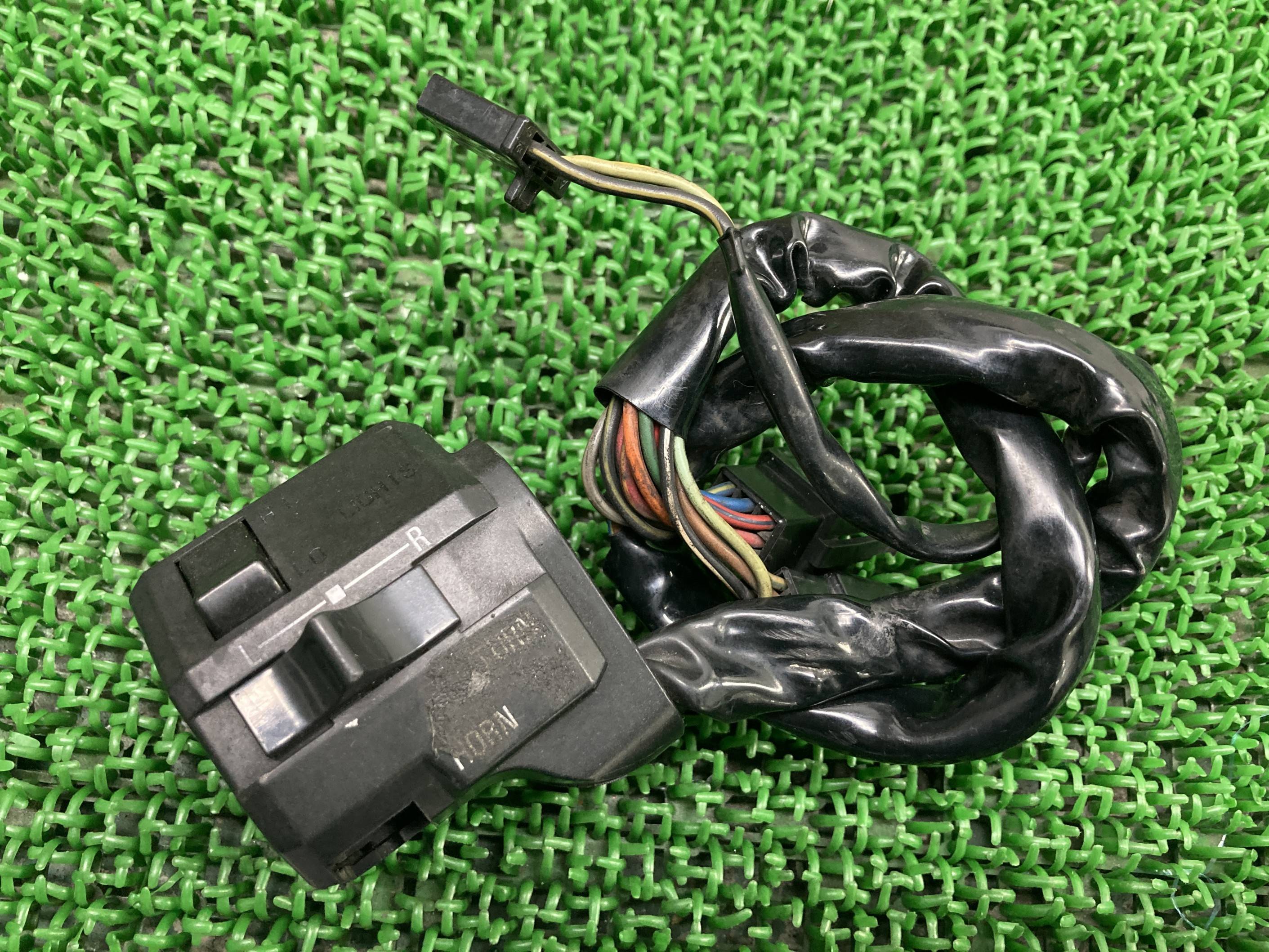 GPZ1000RX ハンドルスイッチ 左 カワサキ 純正 バイク 部品 ZXT00A スイッチボックス 修復素材に 品薄 希少品 車検 Genuine 【中古】...