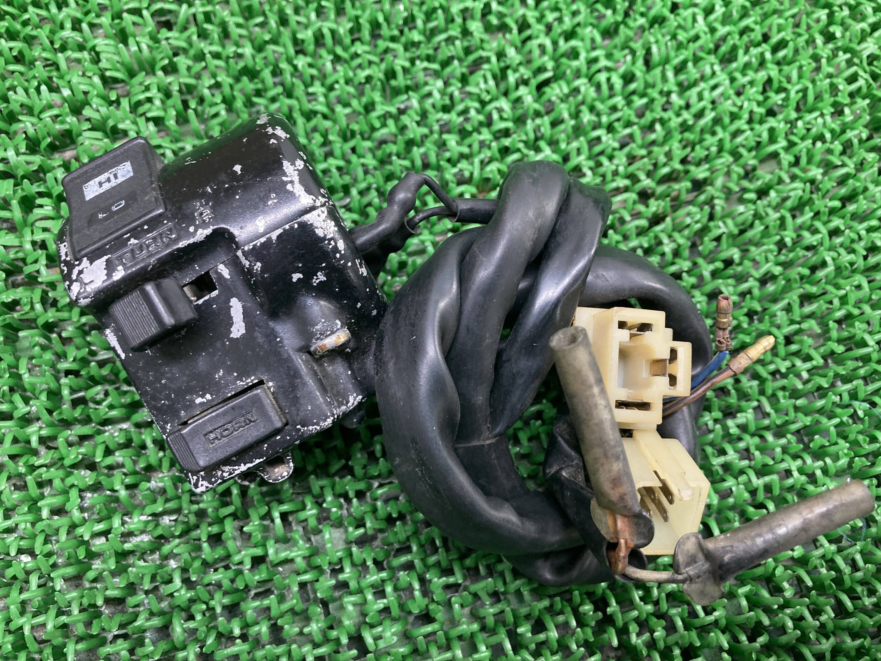 スティード400 ハンドルスイッチ 左 ホンダ 純正 バイク 部品 NC26 STEED400 スイッチボックス 割れ欠け無し ペイント素材に 車検 Genui...