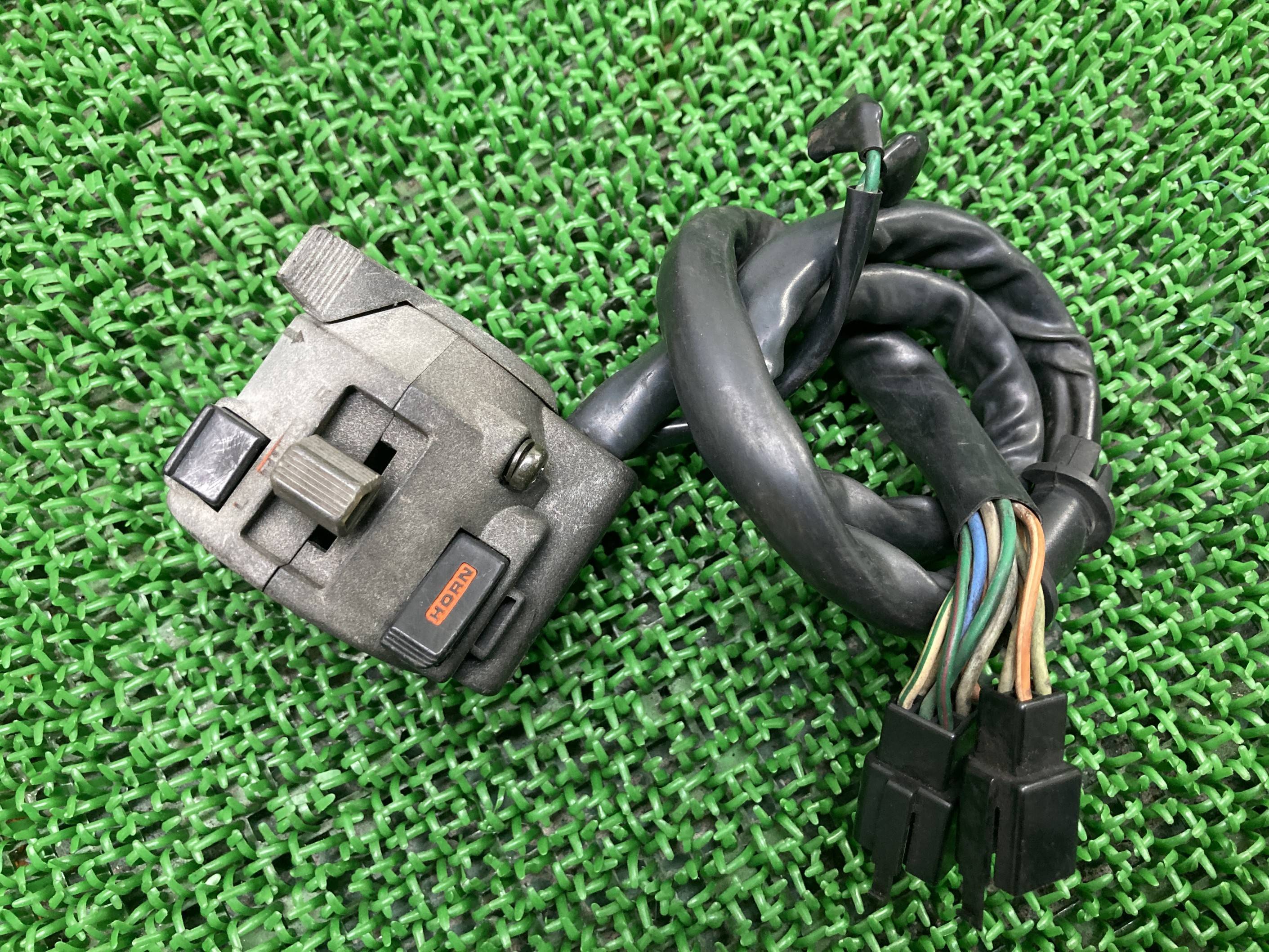 CBR250F ハンドルスイッチ 左 ホンダ 純正 バイク 部品 MC14 スイッチボックス 割れ欠け無し 品薄 希少品 車検 Genuine 【中古】 39