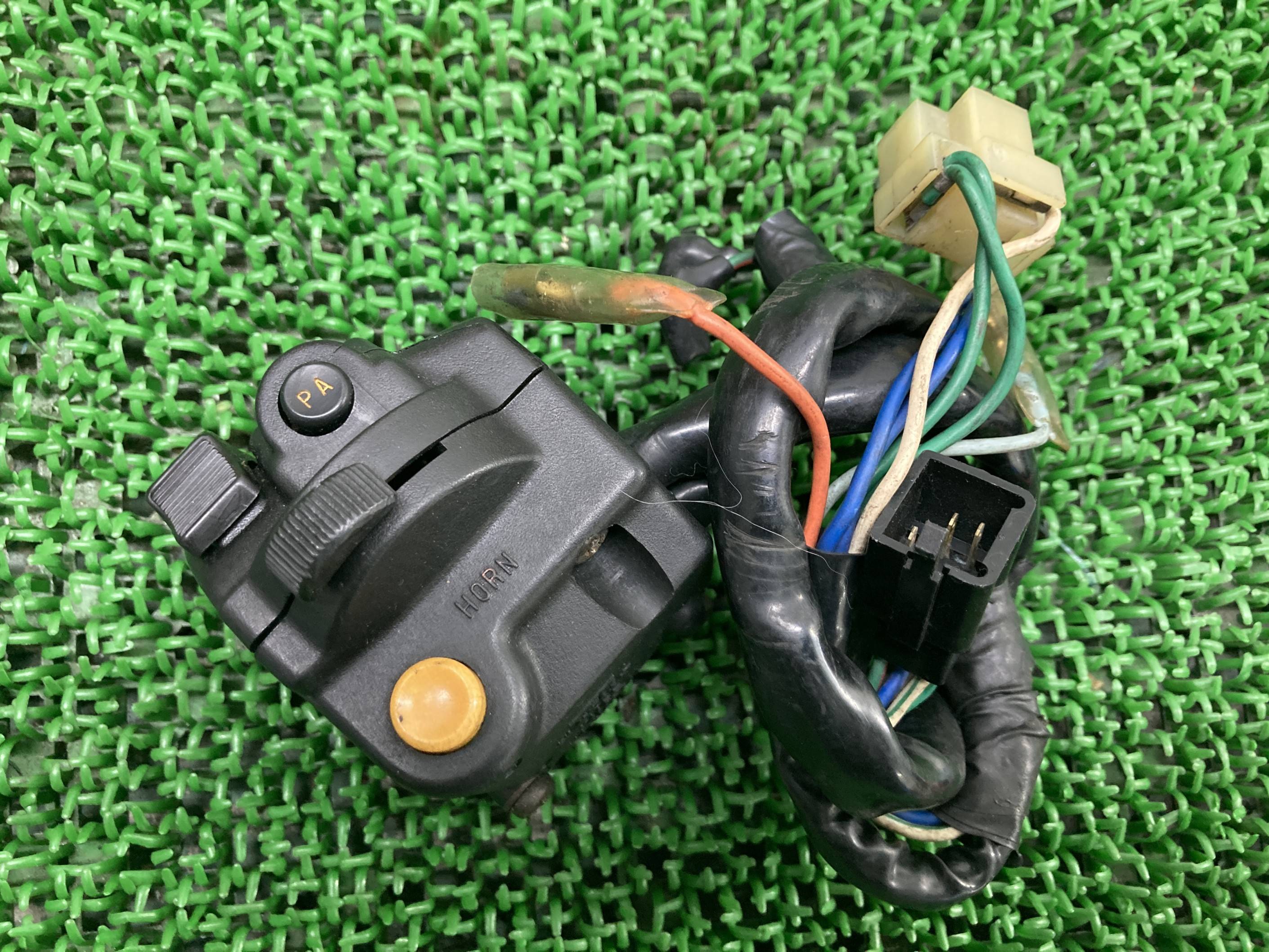 CBX400F ハンドルスイッチ 左 ホンダ 純正 バイク 部品 NC07 当時物 スイッチボックス 割れ欠け無し 品薄 車検 Genuine 【中古】 38