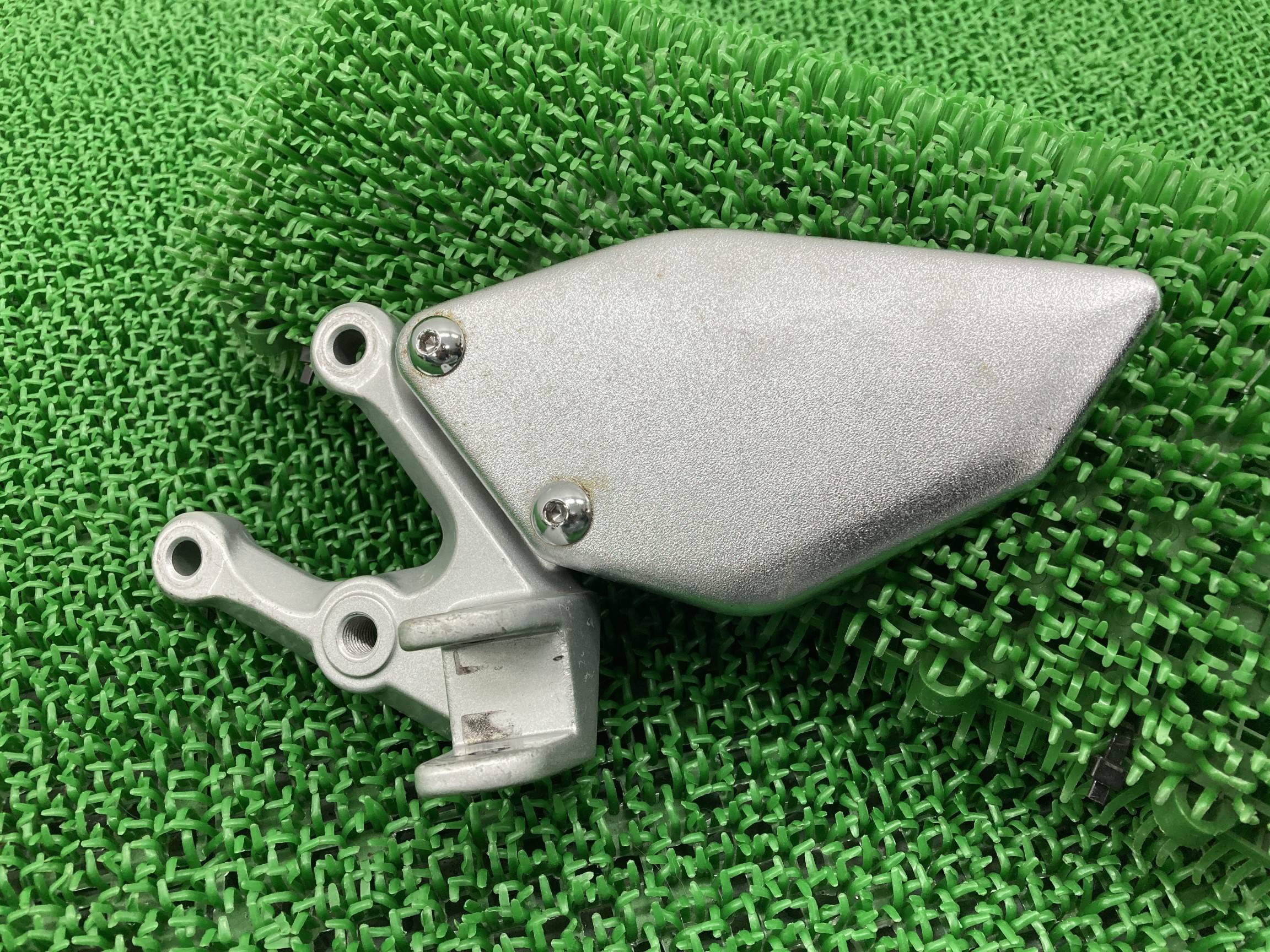 YZF-R3 ステップホルダー 左 ヤマハ 純正 バイク 部品 RH07J RH13J ヒールガード 曲がり無し 品薄 車検 Genuine 【中古】 3