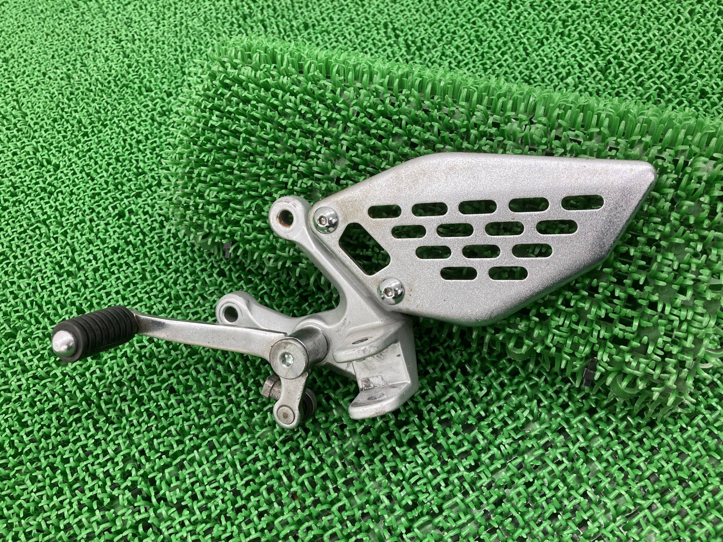 YZF-R25 ステップホルダー 左 ヤマハ 純正 バイク 部品 RG10J ヒールガード シフトペダル 曲がり無し 品薄 車検 Genuine 【中古】 19