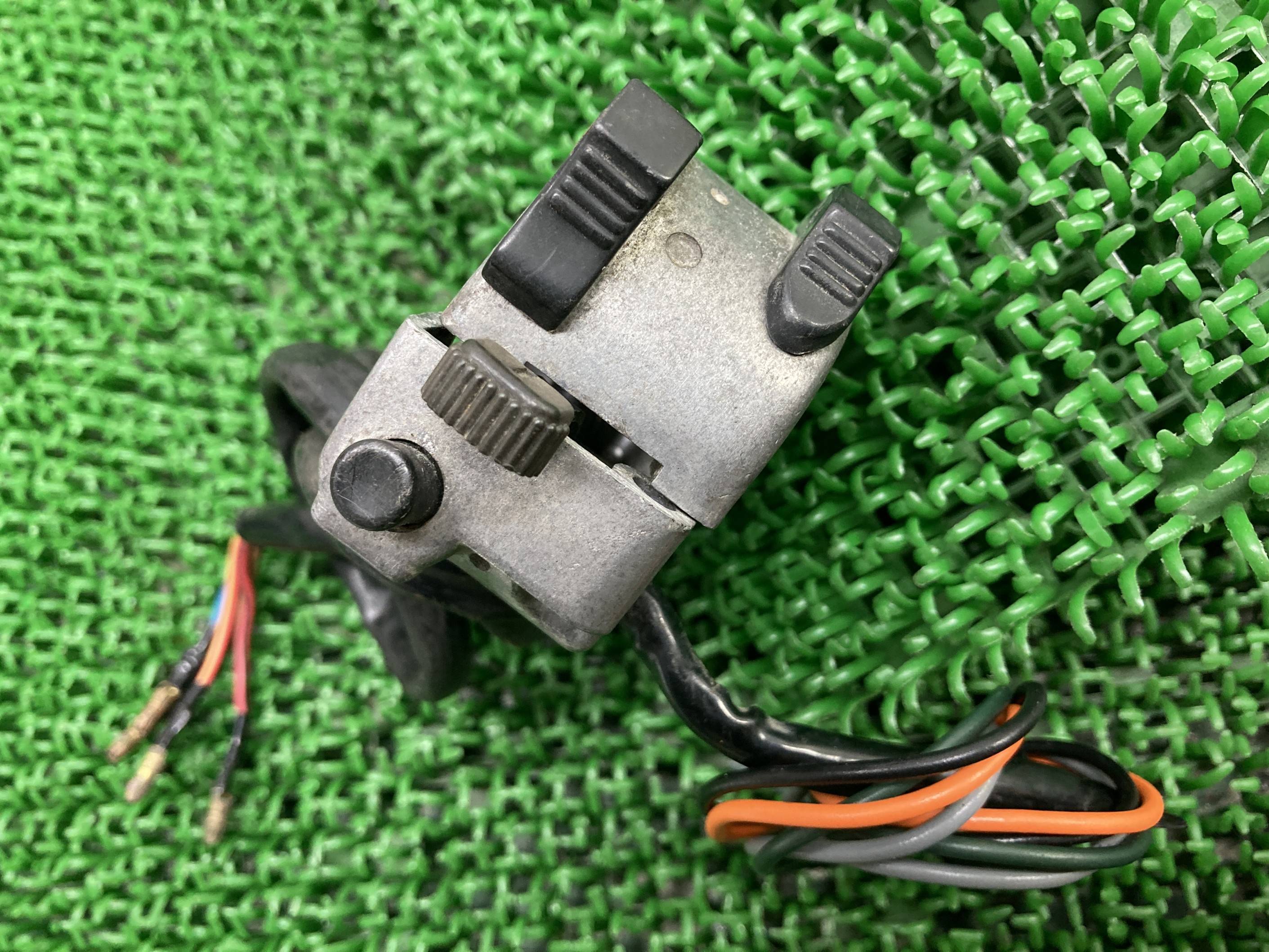 500SS ハンドルスイッチ 左 カワサキ 純正 バイク 部品 H1B MACH マッハIII マッハ3 当時物 車検 Genuine 【中古】 88