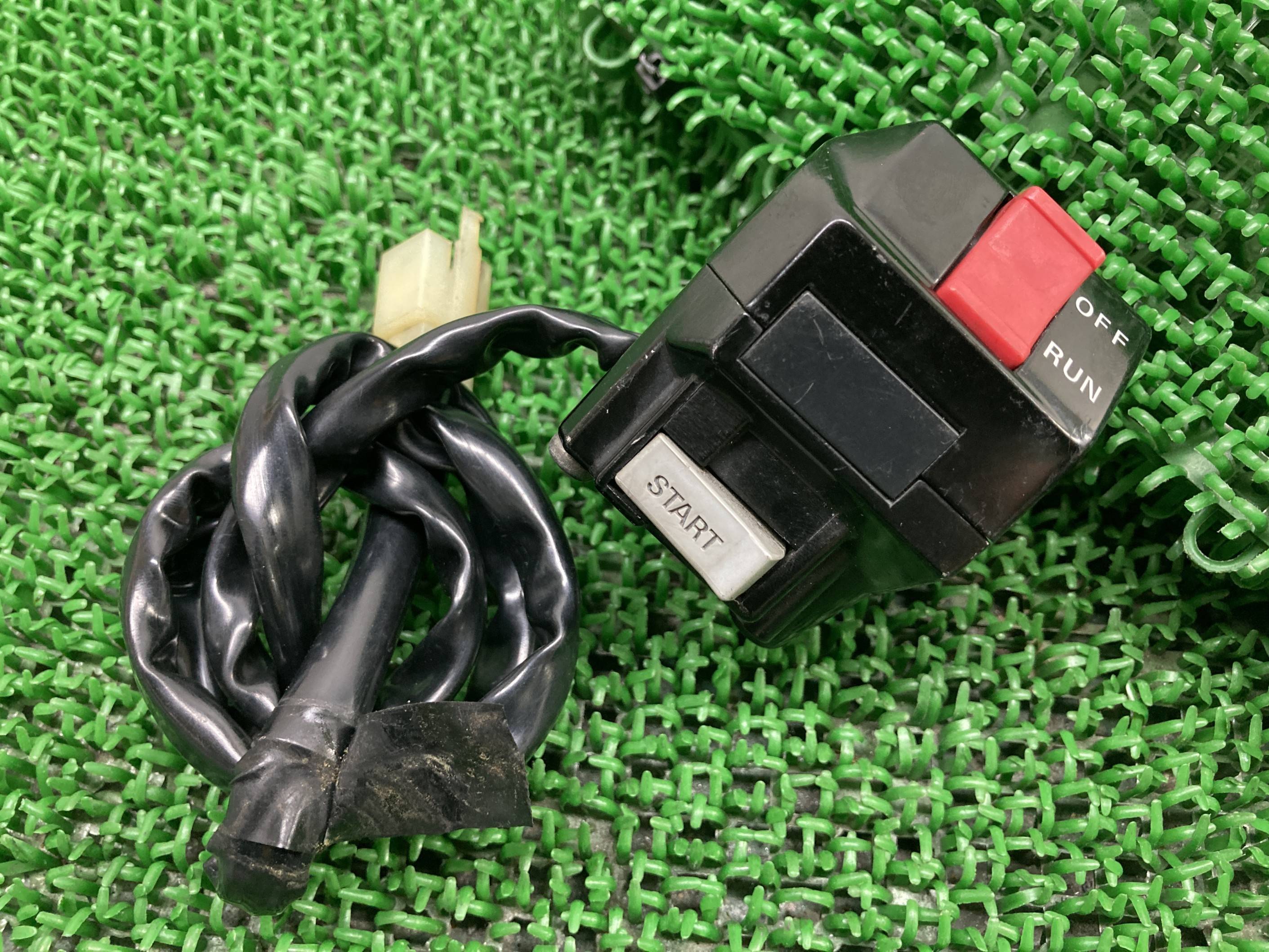 FZR1000 ハンドルスイッチ 左 ヤマハ 純正 バイク 部品 89-90年 スイッチボックス 割れ欠け無し 品薄 希少品 車検 Genuine 【中古】 8...