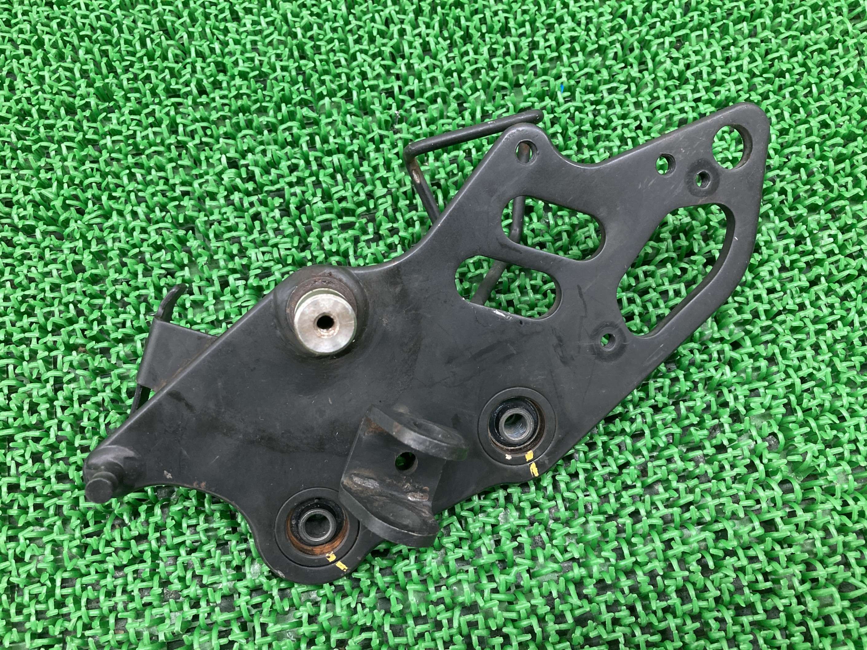 バルカンSステップホルダー右カワサキ純正バイク部品VN650VULCAN-Sメインステップ曲がり無し品薄希少品車検Genuine【中古】 5