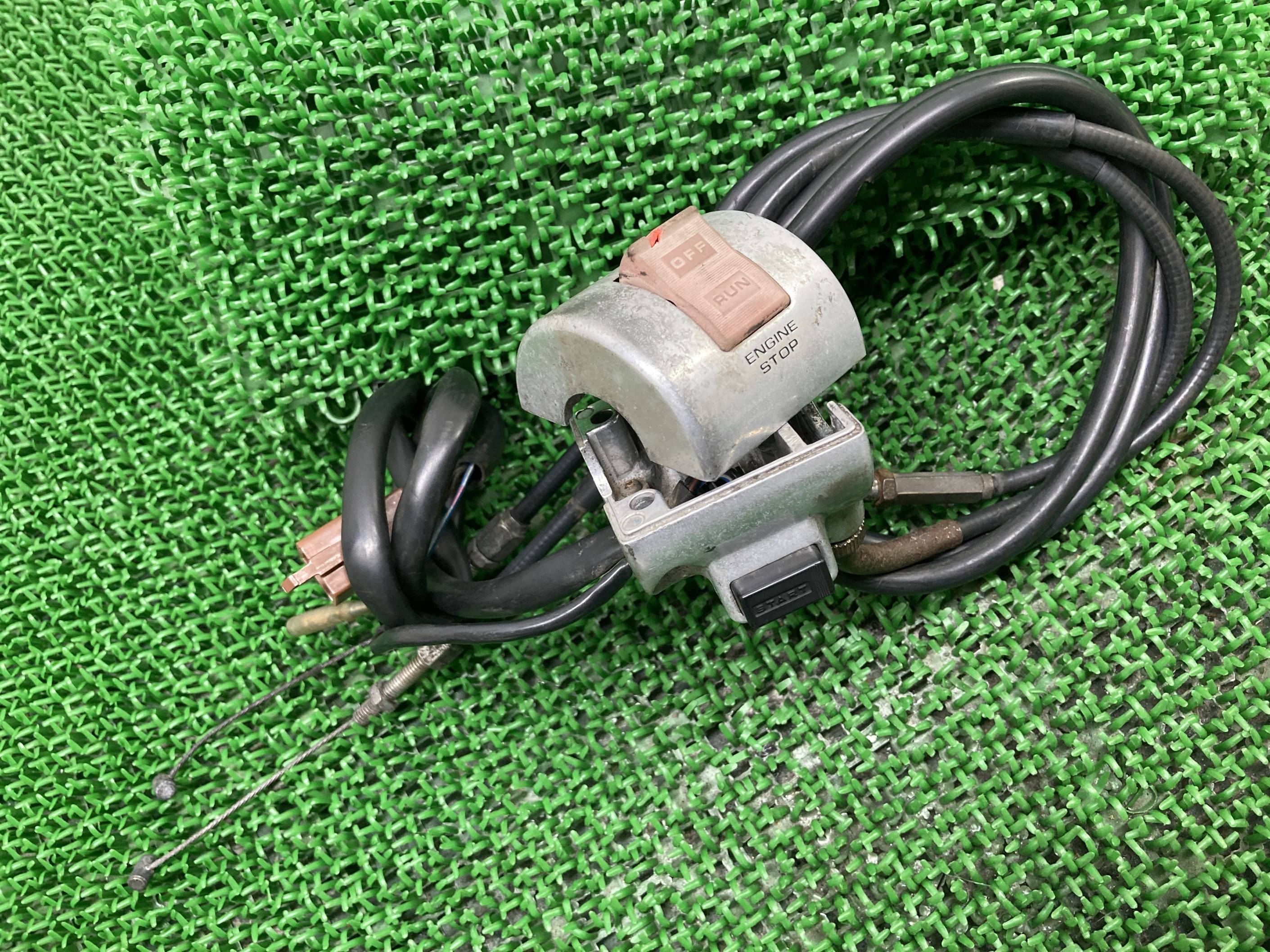 VRX400ハンドルスイッチ右ホンダ純正バイク部品NC33スイッチボックス修復素材に品薄希少品車検Genuine【中古】 41