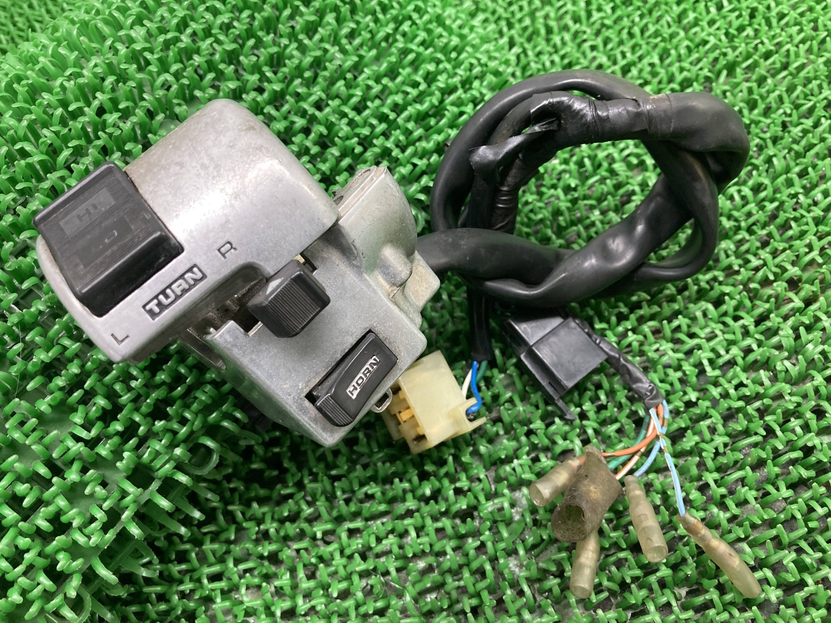 VRX400 ハンドルスイッチ 左 ホンダ 純正 バイク 部品 NC33 スイッチボックス 割れ欠け無し 品薄 希少品 車検 Genuine 【中古】 40