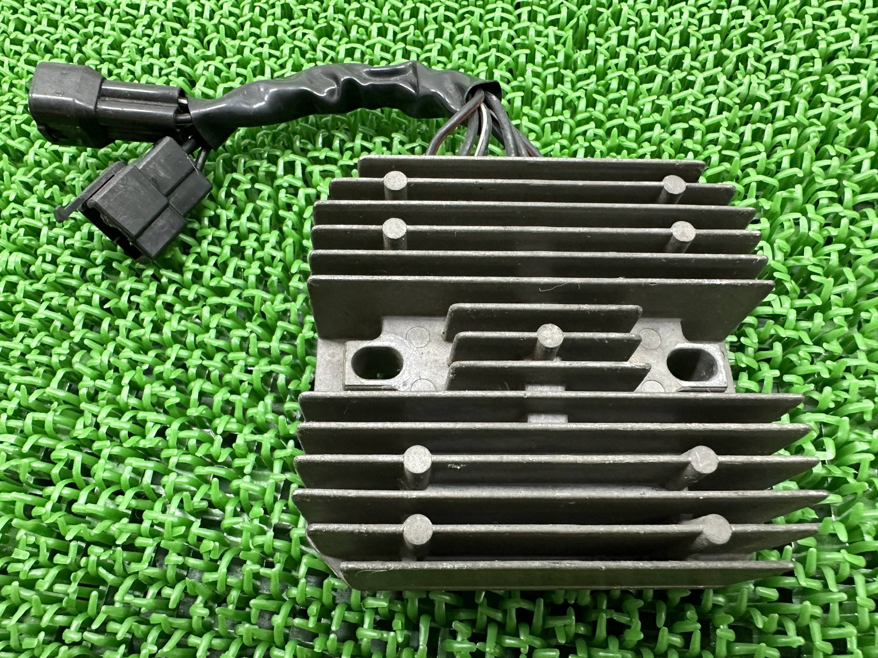 イントルーダークラシック400 レギュレター スズキ 純正 バイク 部品 VK54A 41F0 RS41 56 レギュレータ..