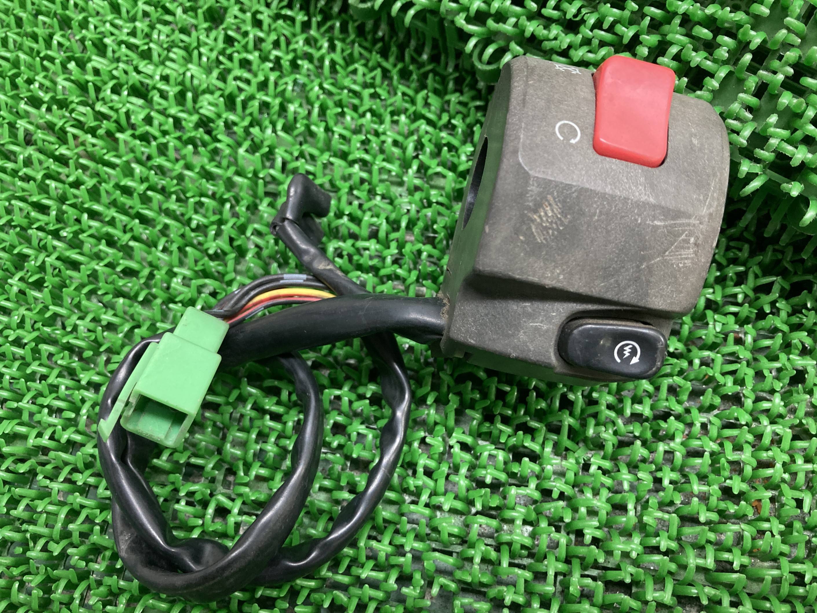 NINJA250Rハンドルスイッチ右カワサキ純正バイク部品EX250Kニンジャ250Rスイッチボックス割れ欠け無しコケキズ無し品薄車検Genuine【中古】 4...