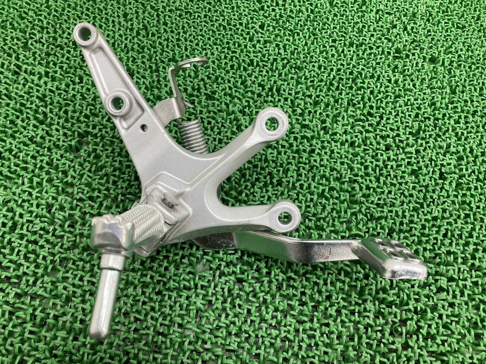 YZF-R25 ステップ 右 1WD ヤマハ 純正 バイク 部品 RG10J ペグ ブレーキペダル ペイント素材に 曲がり無し 車検 Genuine 【中古】 Mx