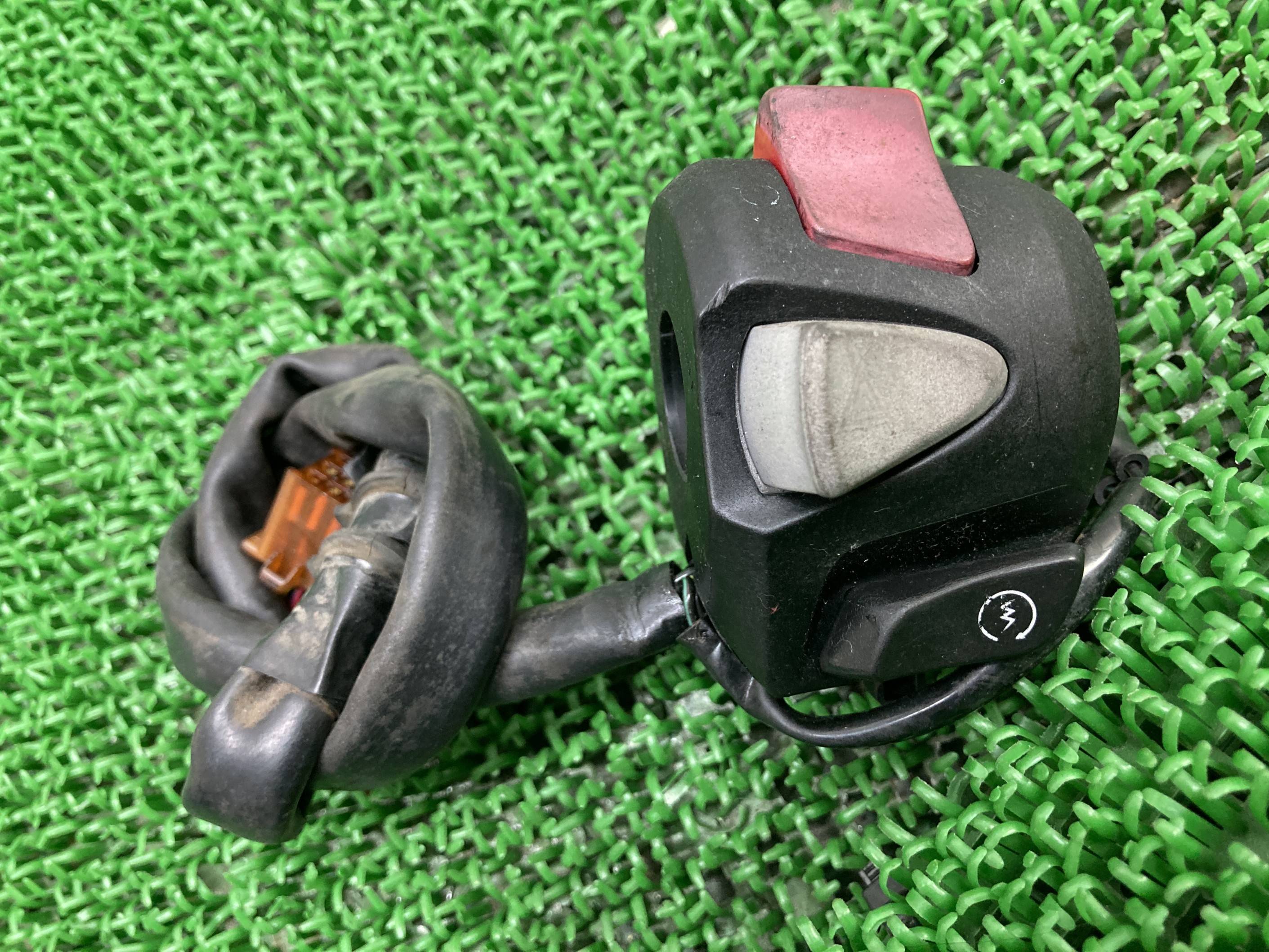 CB1300SBハンドルスイッチ右ホンダ純正バイク部品SC54スイッチボックス割れ欠け無し品薄希少品車検Genuine【中古】 18