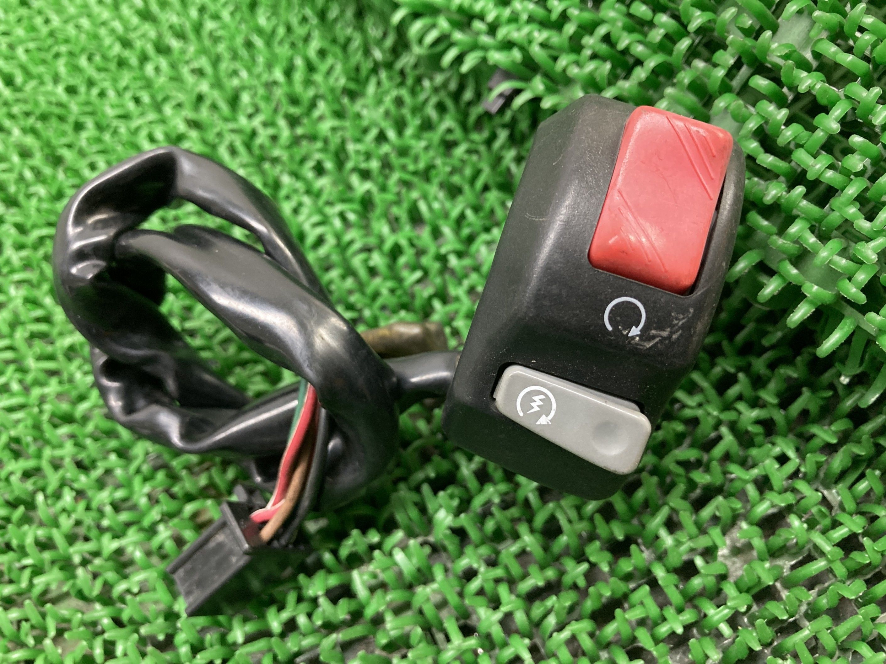 XJR400Rハンドルスイッチ右ヤマハ純正バイク部品RH02Jスイッチボックスキルスイッチ割れ欠け無し品薄車検Genuine【中古】 14