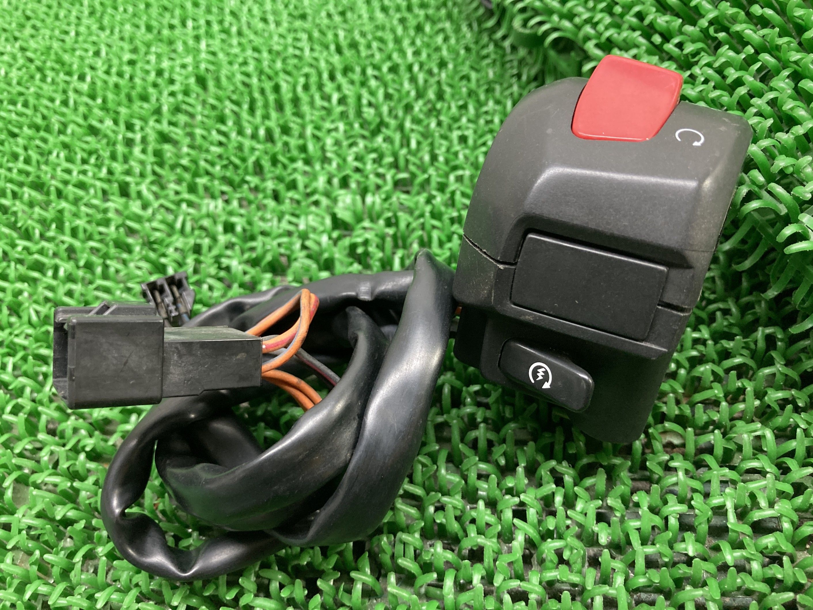 GSX1300Rハヤブサハンドルスイッチ右スズキ純正バイク部品GW71AHAYABUSA隼スイッチボックス割れ欠け無..