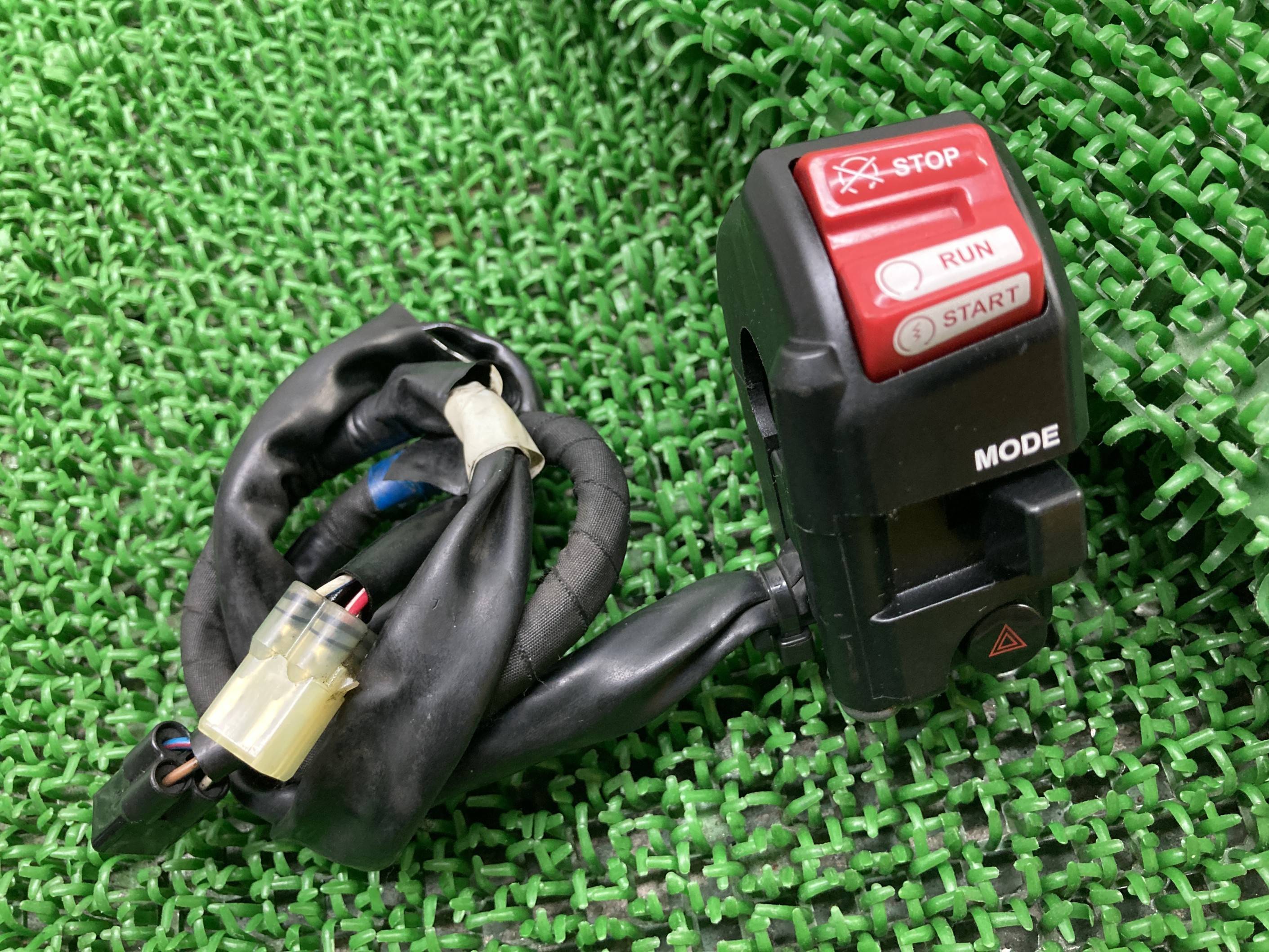 MT-10ハンドルスイッチ右ヤマハ純正バイク部品RN78JMT10スイッチボックス割れ欠け無し品薄希少品車検Genuine【中古】 85