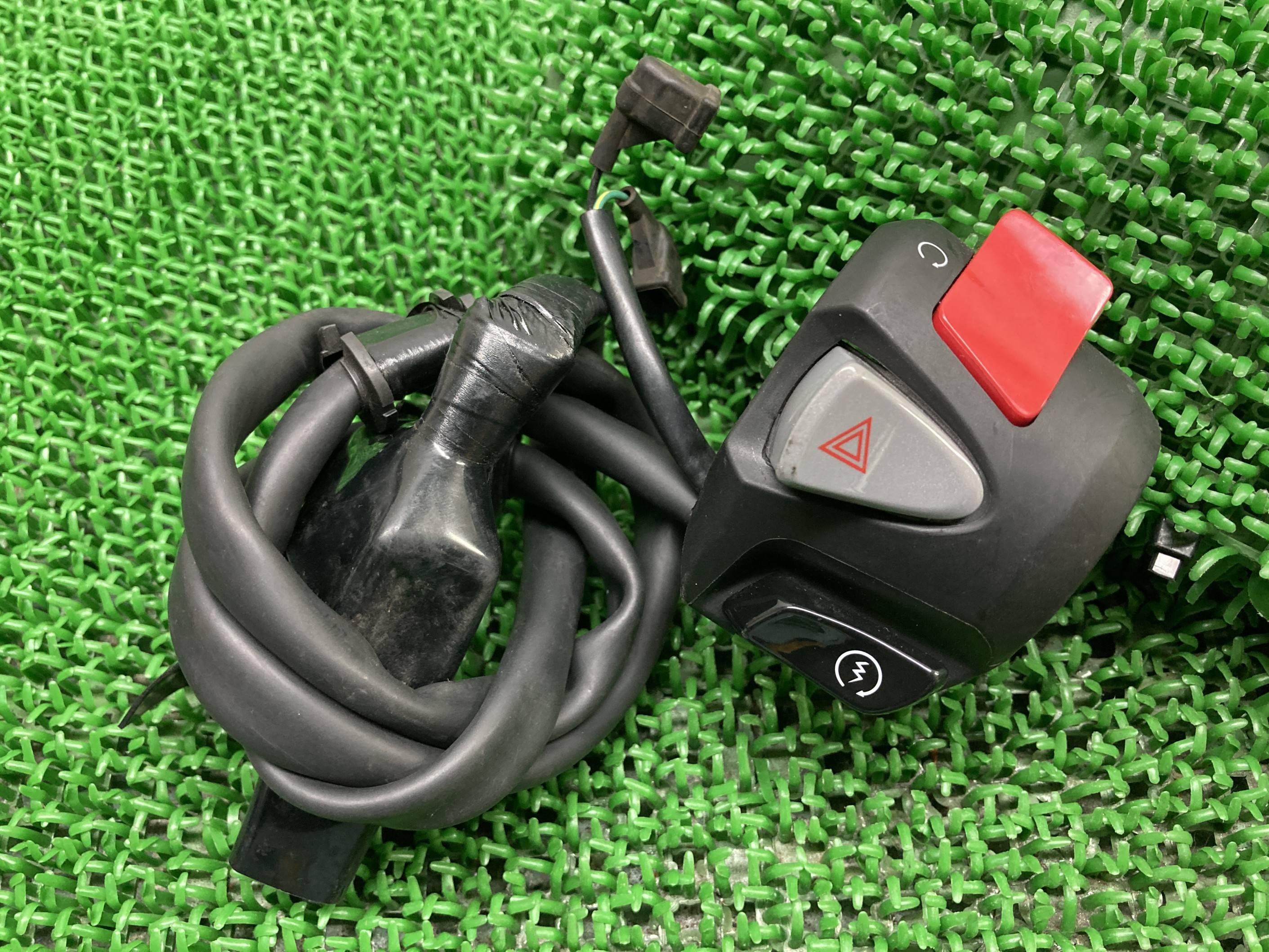 VFR1200Fハンドルスイッチ右ホンダ純正バイク部品SC63スイッチボックス修復素材に割れ欠け無し品薄希少品車検Genuine【中古】 78