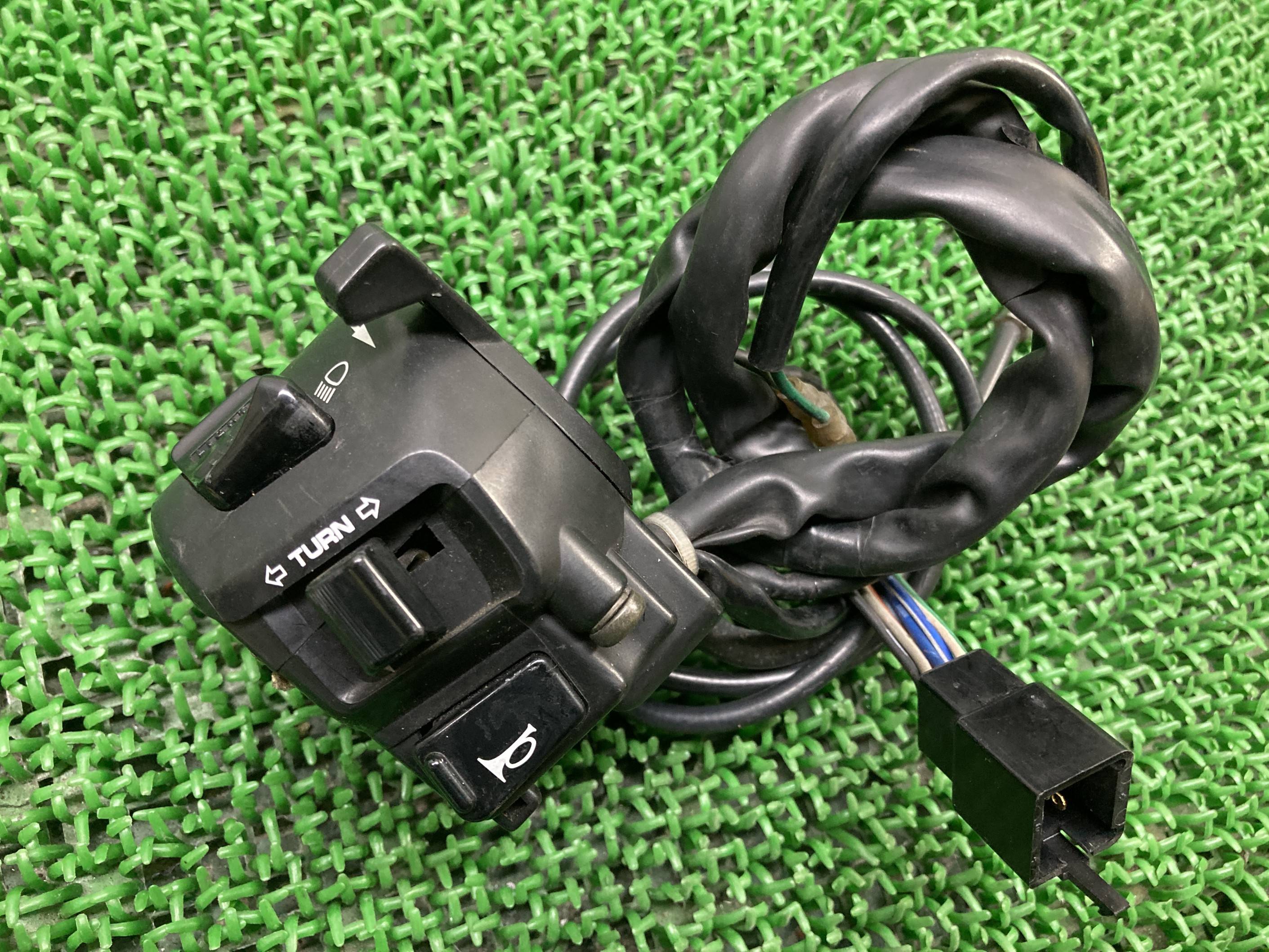 CBR1100XX ハンドルスイッチ 左 ホンダ 純正 バイク 部品 SC35 スーパーブラックバード チョークワイヤー スイッチボックス 割れ欠け無し 車検 ...