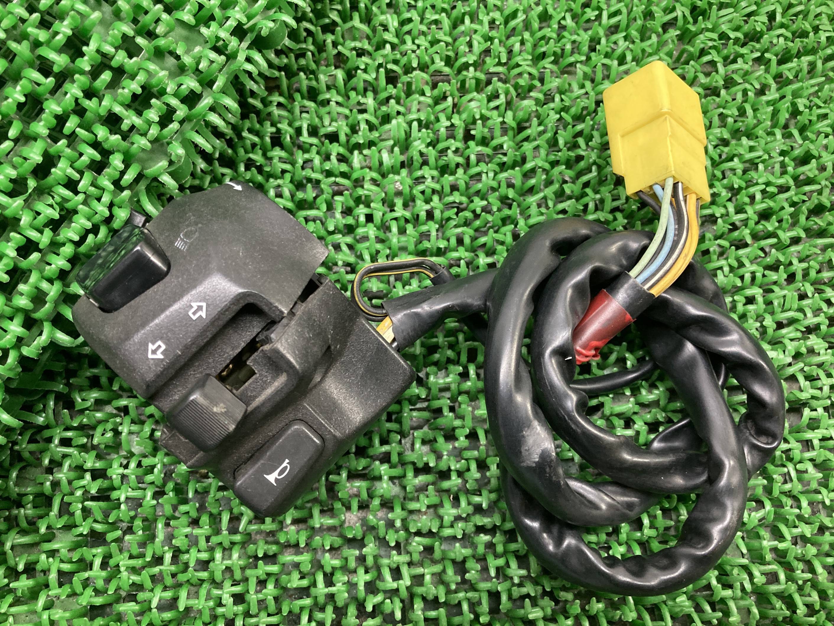 バンディット1200S ハンドルスイッチ 左 スズキ 純正 バイク 部品 GV77A BANDIT1200S スイッチボックス 割れ欠け無し 希少品 車検 Ge...