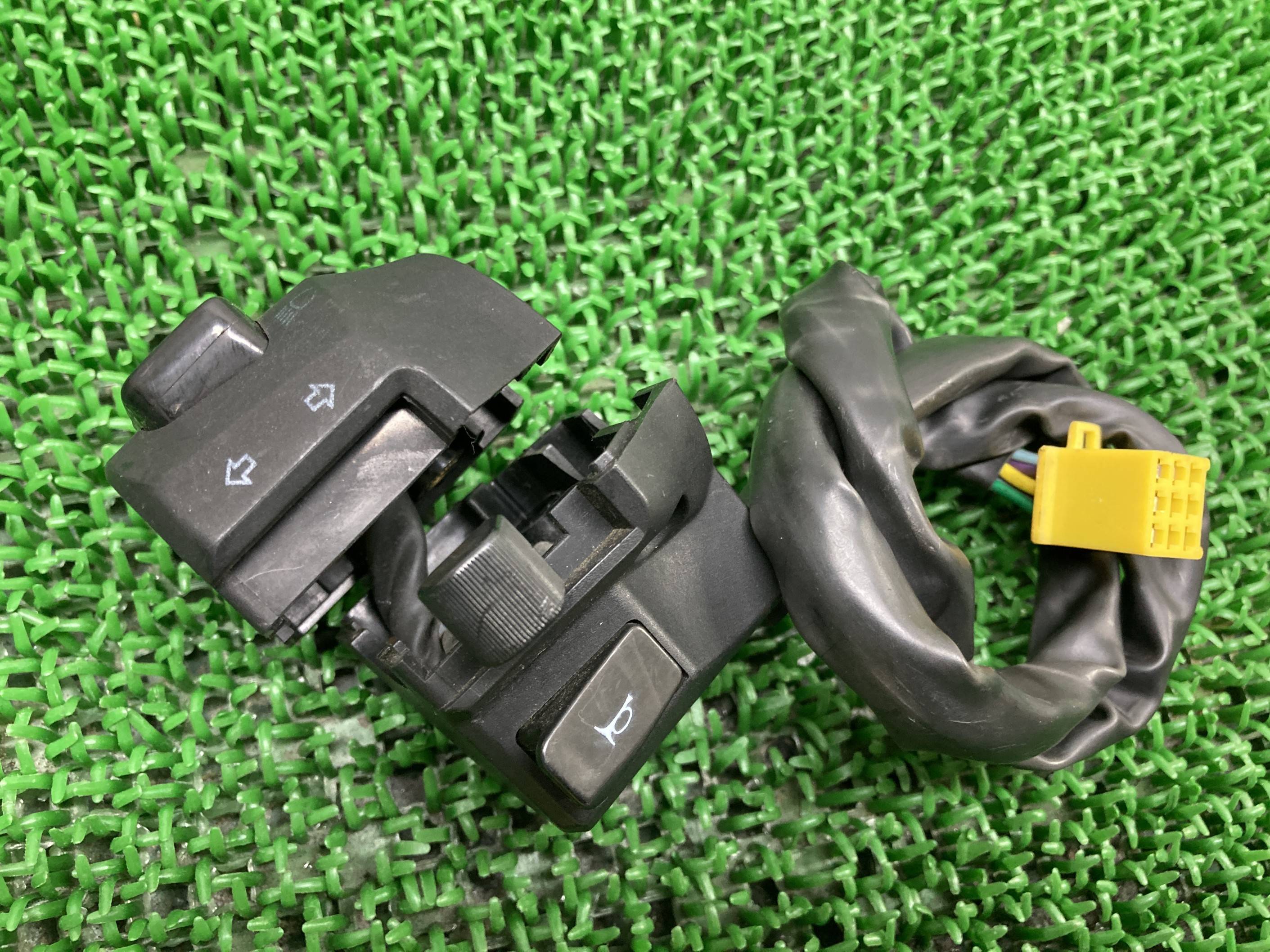 ジクサー150ハンドルスイッチ左スズキ純正バイク部品NG4BGGIXXERスイッチボックス割れ欠け無し品薄希少品車検Genuine【中古】 1