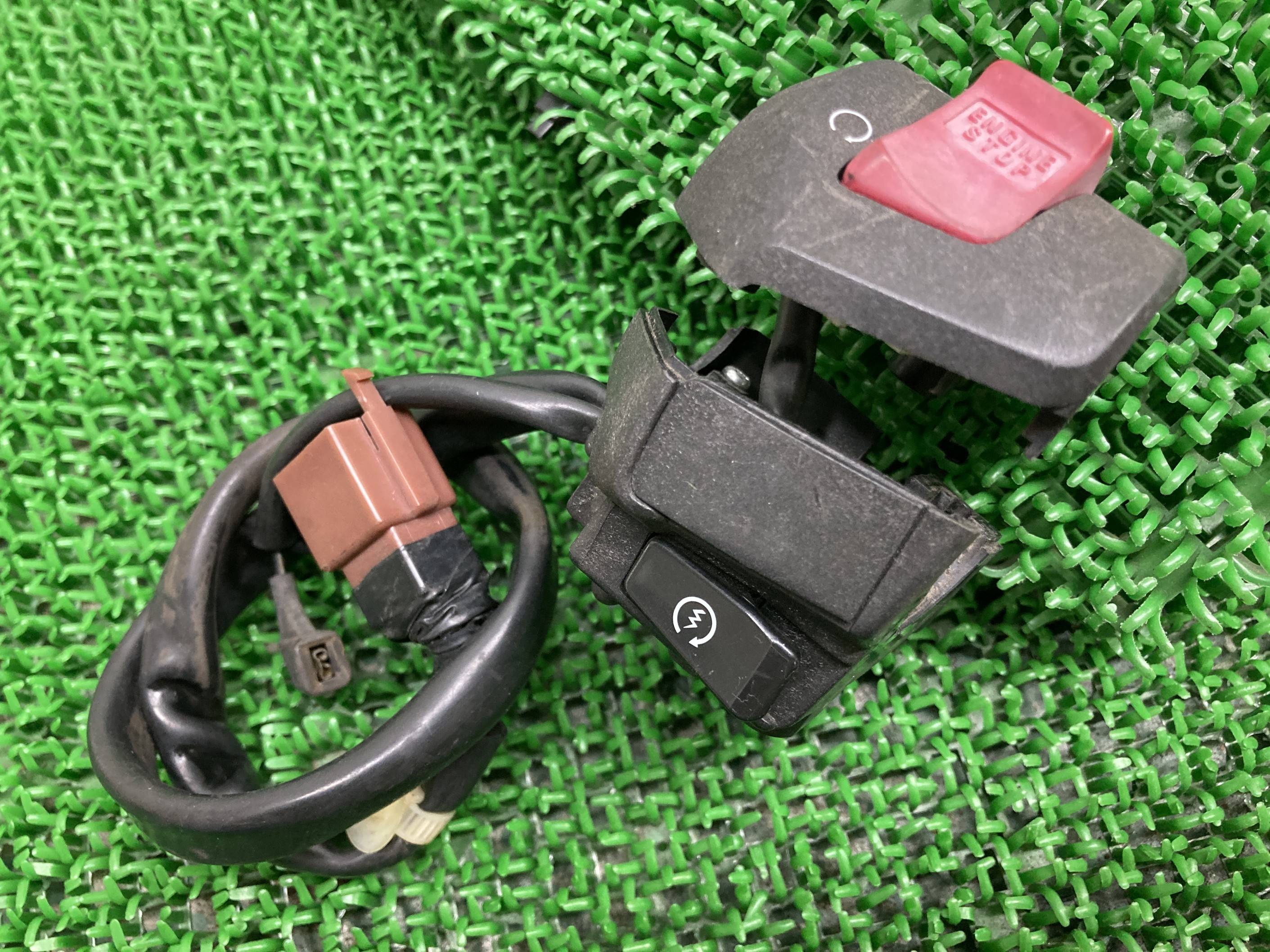 CBR250R ハンドルスイッチ 右 ホンダ 純正 バイク 部品 MC41 前期 スイッチボックス 割れ欠け無し 品薄 車検 Genuine 【中古】 87