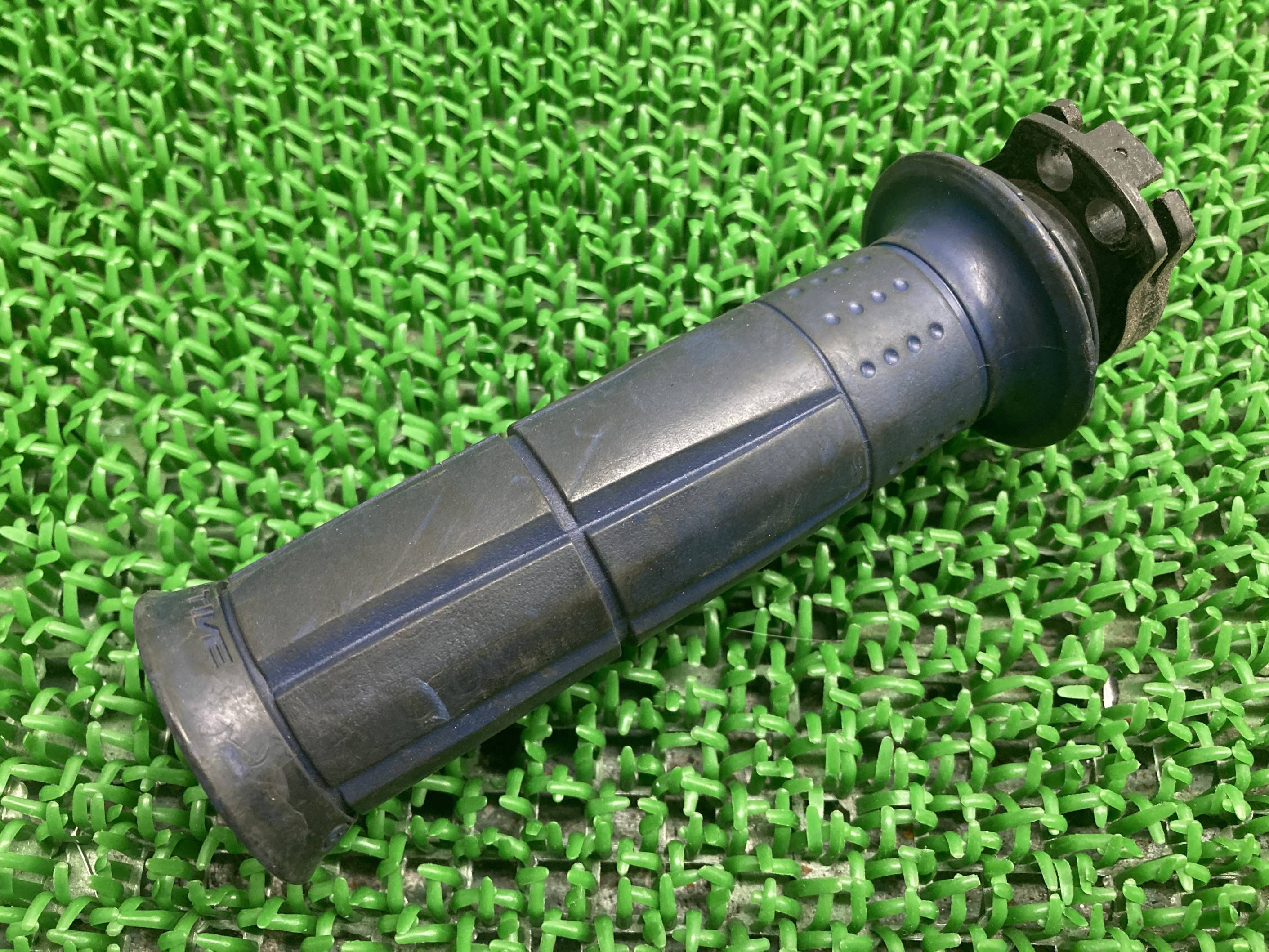 GSX250Rスロットルホルダースズキ純正バイク部品DN11Aアクセルカラースロットルコーン割れ欠け無し品薄希少品車検Genuine【中古】 76