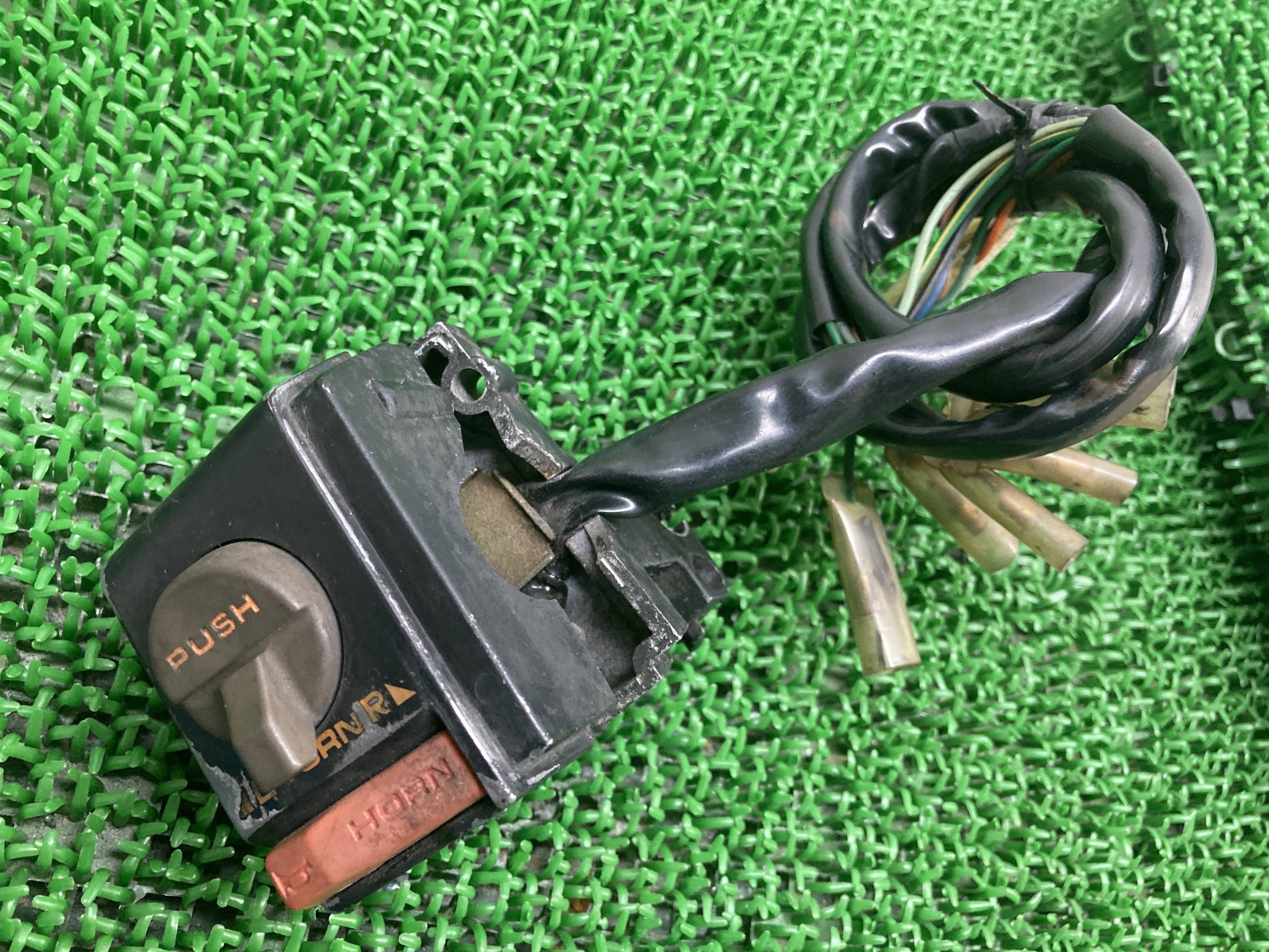 ジャイロXハンドルスイッチ左ホンダ純正バイク部品TD01GyroXスイッチボックス割れ欠け無し品薄希少品車検Genuine【中古】 59