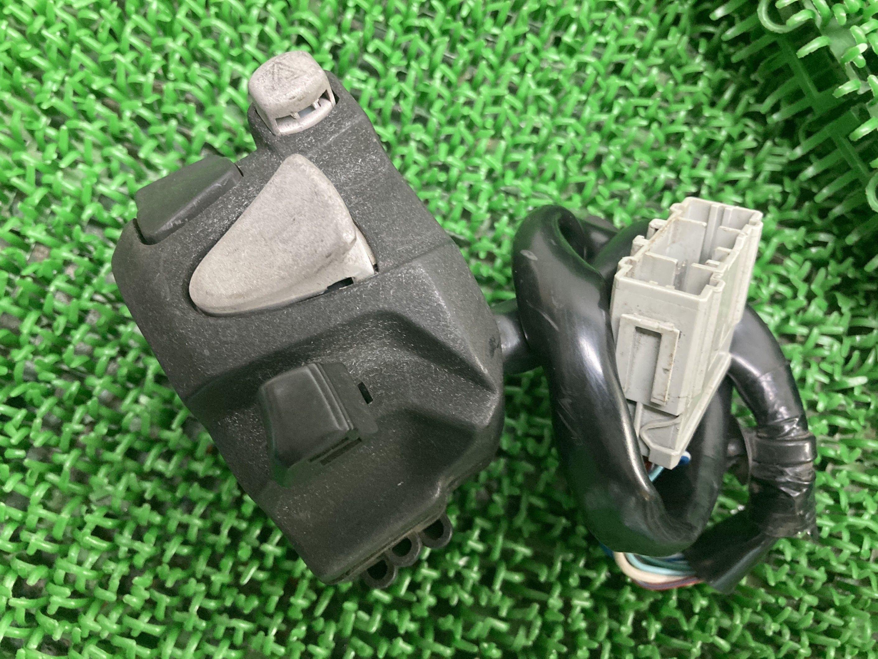 CRF250Lハンドルスイッチ左ホンダ純正バイク部品MD38スイッチボックスペイント素材に割れ欠け無し品薄希少品車検Genuine【中古】 56