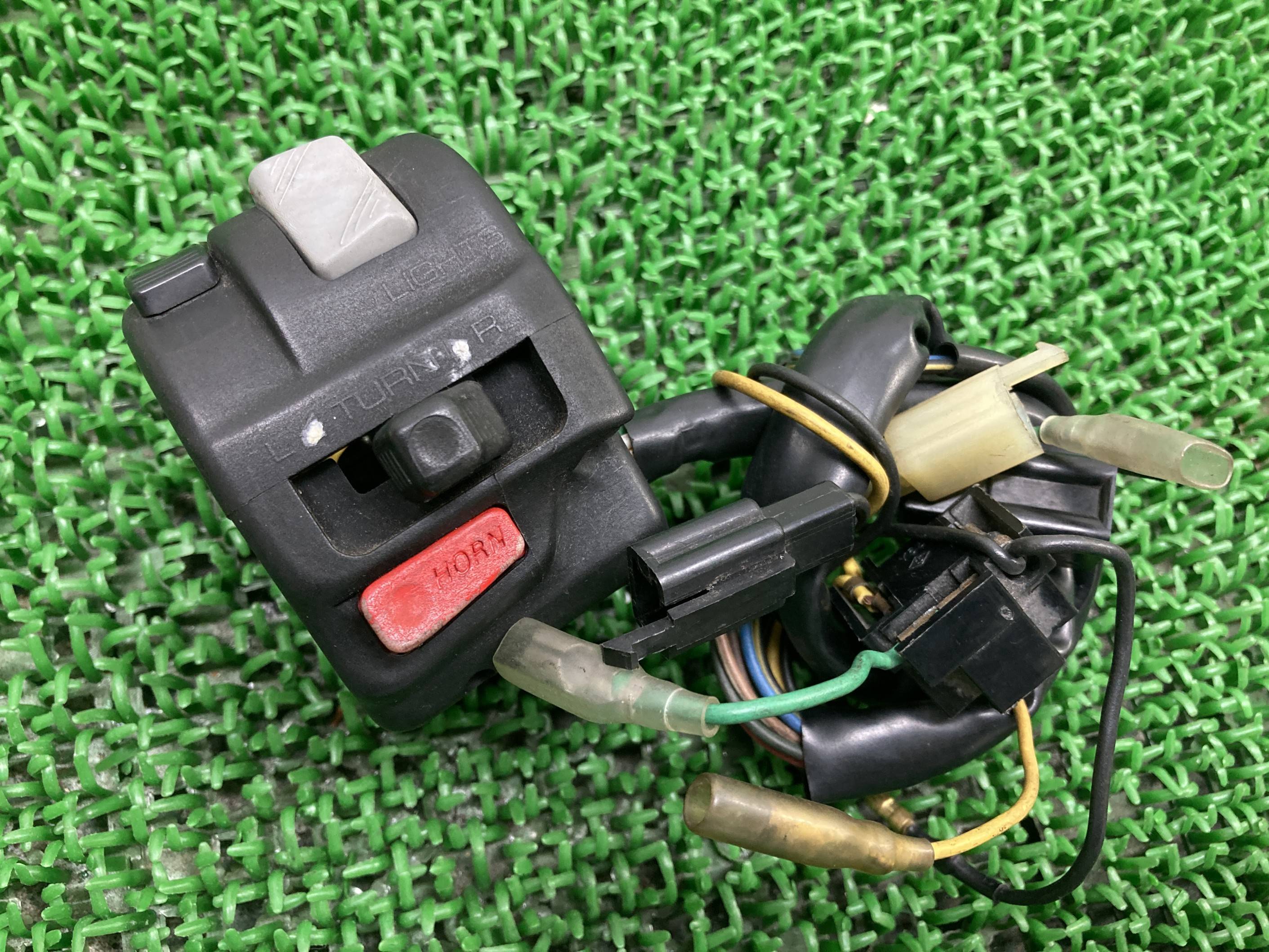 XJR400ハンドルスイッチ左ヤマハ純正バイク部品4HM初期型スイッチボックス割れ欠け無し品薄希少品車検Genuine【中古】 42