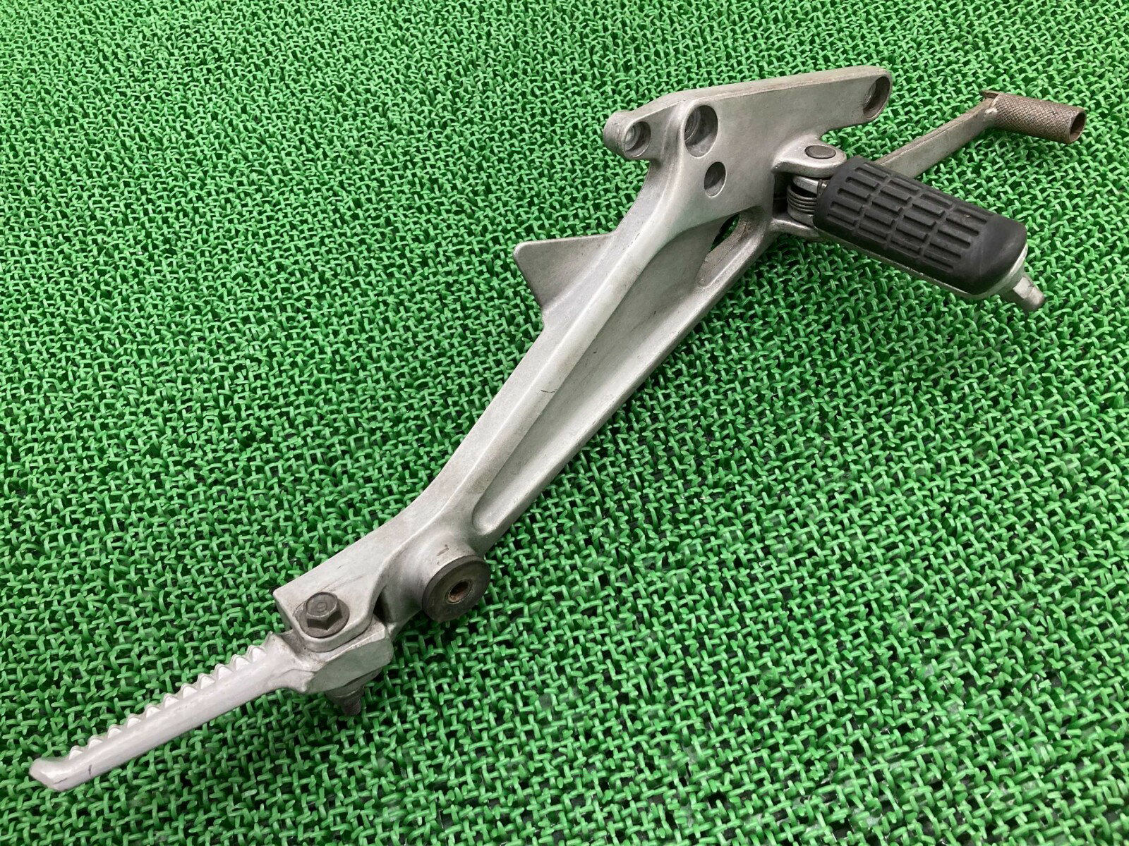 CB400SF ステッププレート 右 MY9 ホンダ 純正 バイク 部品 NC31 メインステップ タンデムステップ ブレーキペダル 曲がり無し 車検 Genuine 【中古】 oU