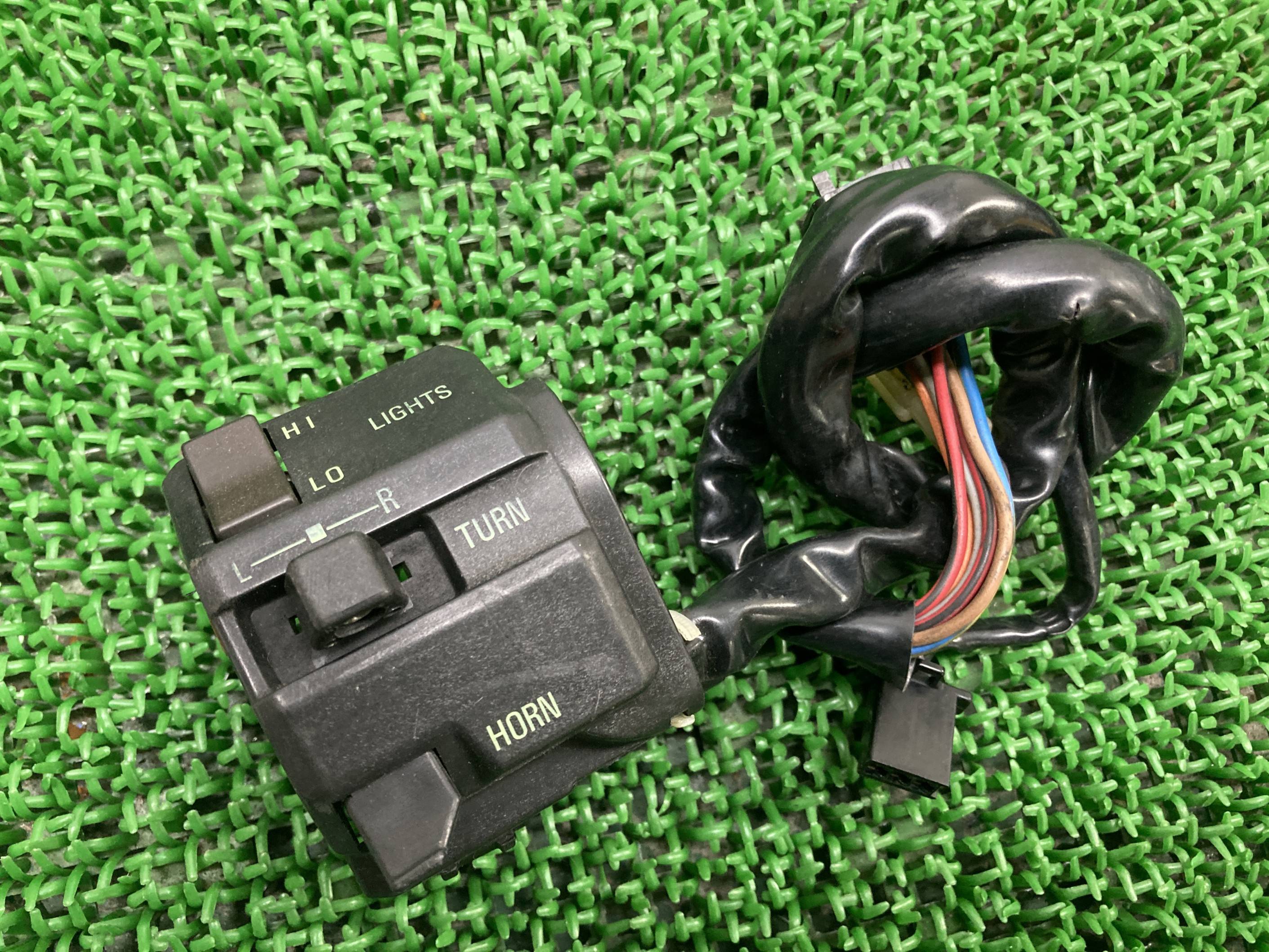 ZXR400ハンドルスイッチ右前カワサキ純正バイク部品ZX400Lスイッチボックスコケキズ無し品薄希少品車検Genuine【中古】 26