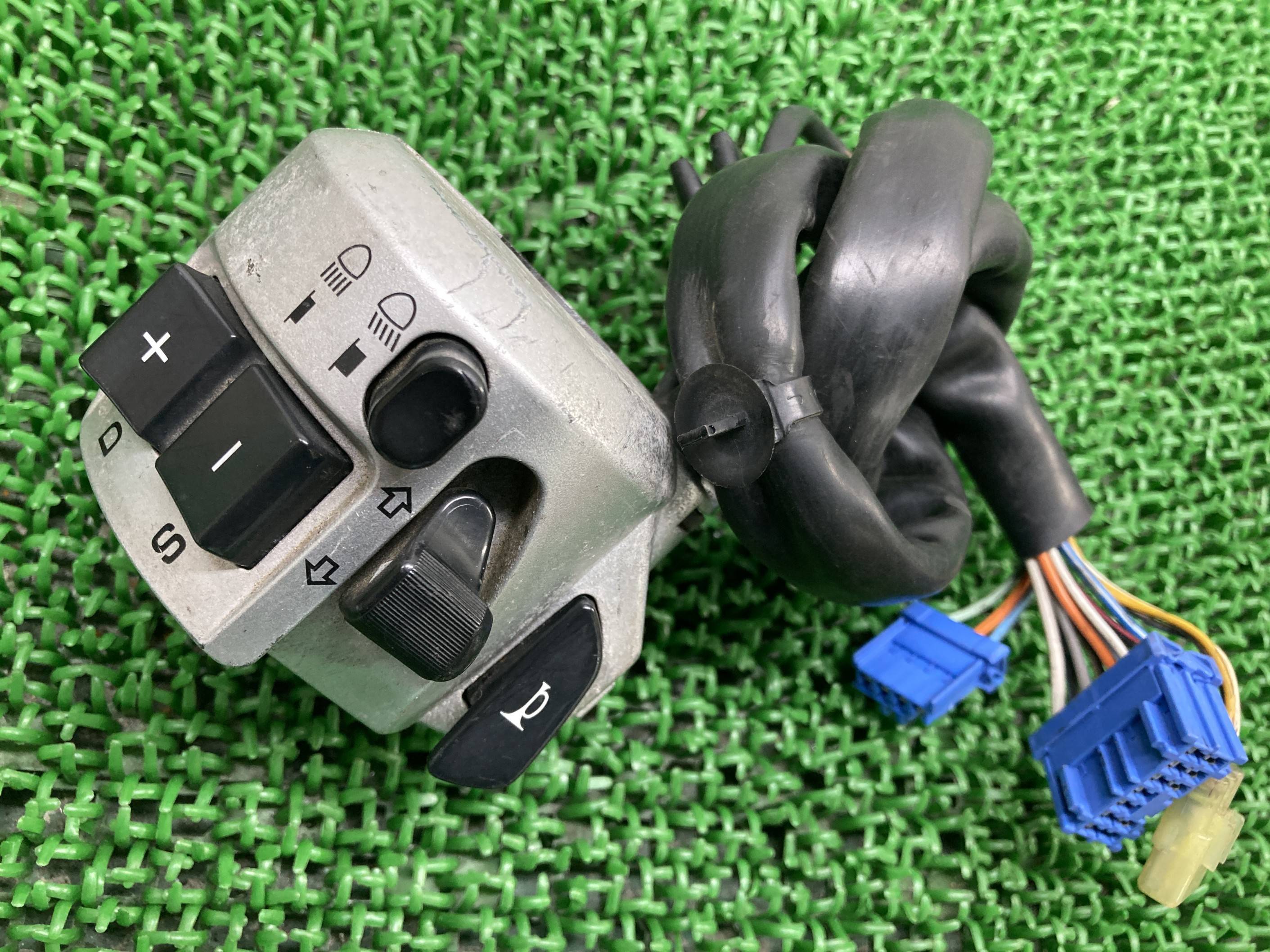 フォルツァハンドルスイッチ左ホンダ純正バイク部品MF08FORZAスイッチボックス割れ欠け無し品薄希少品車検Genuine【中古】 18