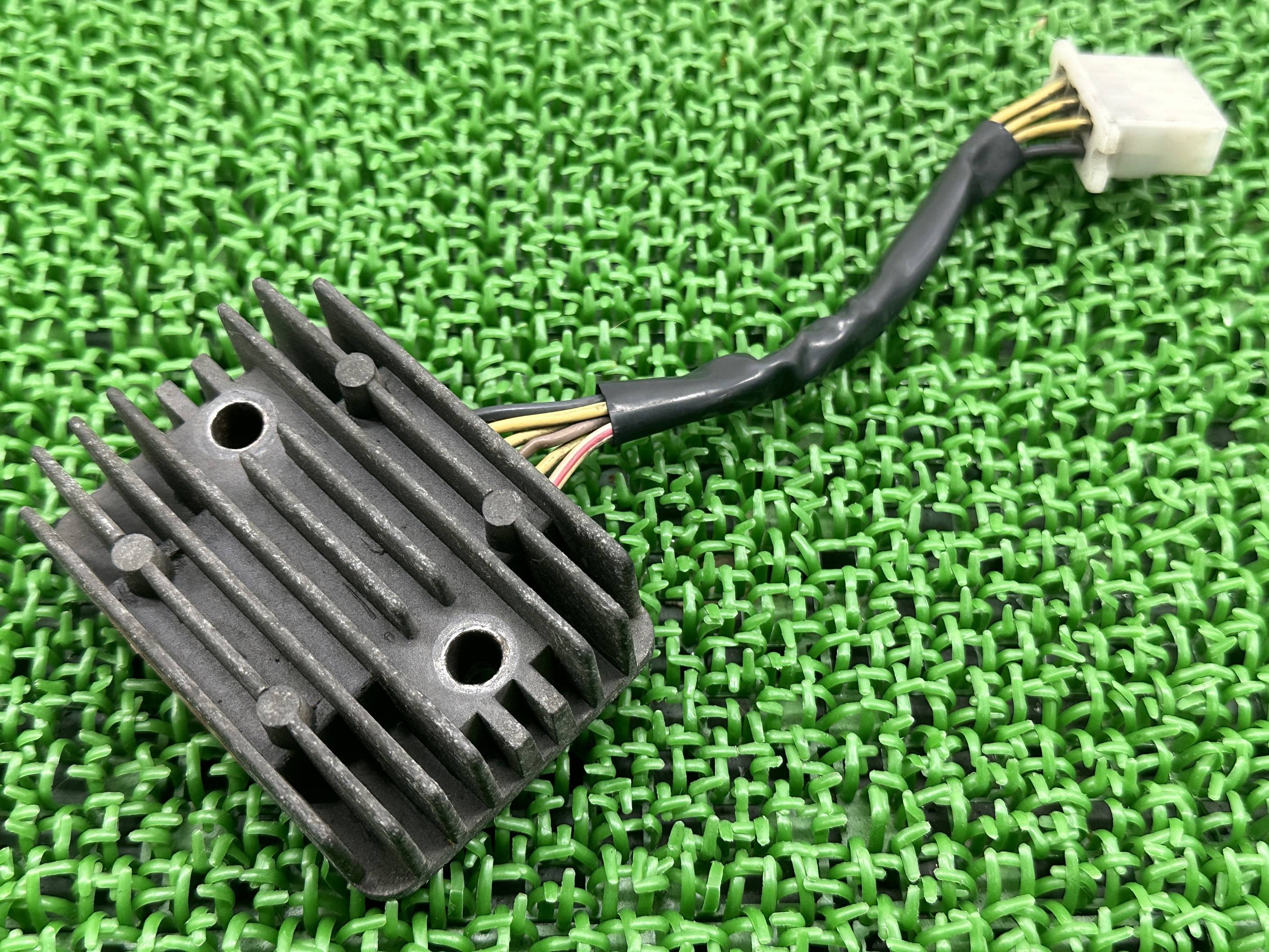 エリミネーター250SE レギュレター カワサキ 純正 バイク 部品 EL250A レギュレーター レクチファイヤー 機能的問題なし バルカン400 車検 Genuine 【中古】 jV