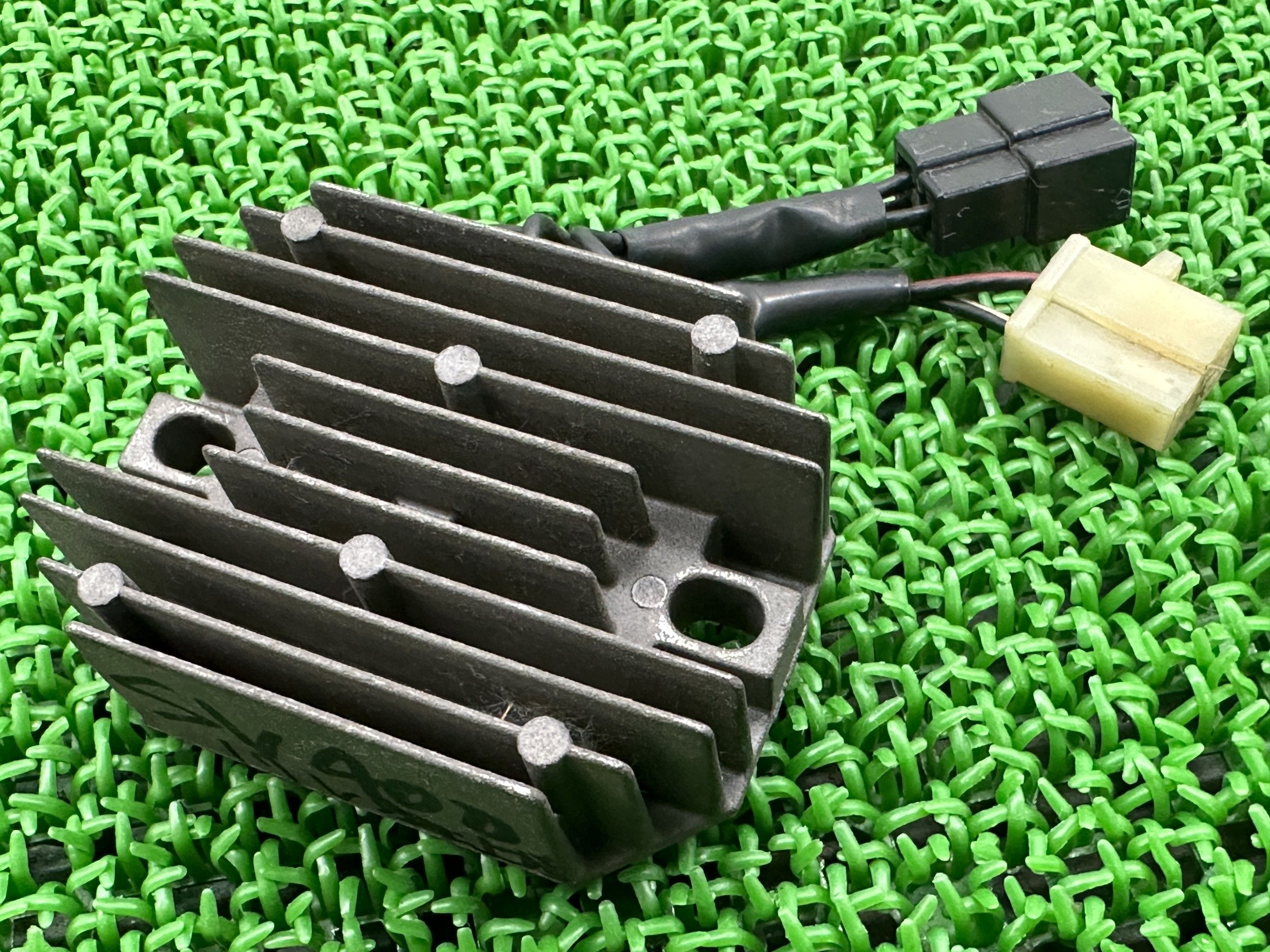 SV400 レギュレター スズキ 純正 バイク 部品 VK53A RX41 22 24B1 SV650 レギュレーター 車検 Genuine 【中古】 iE