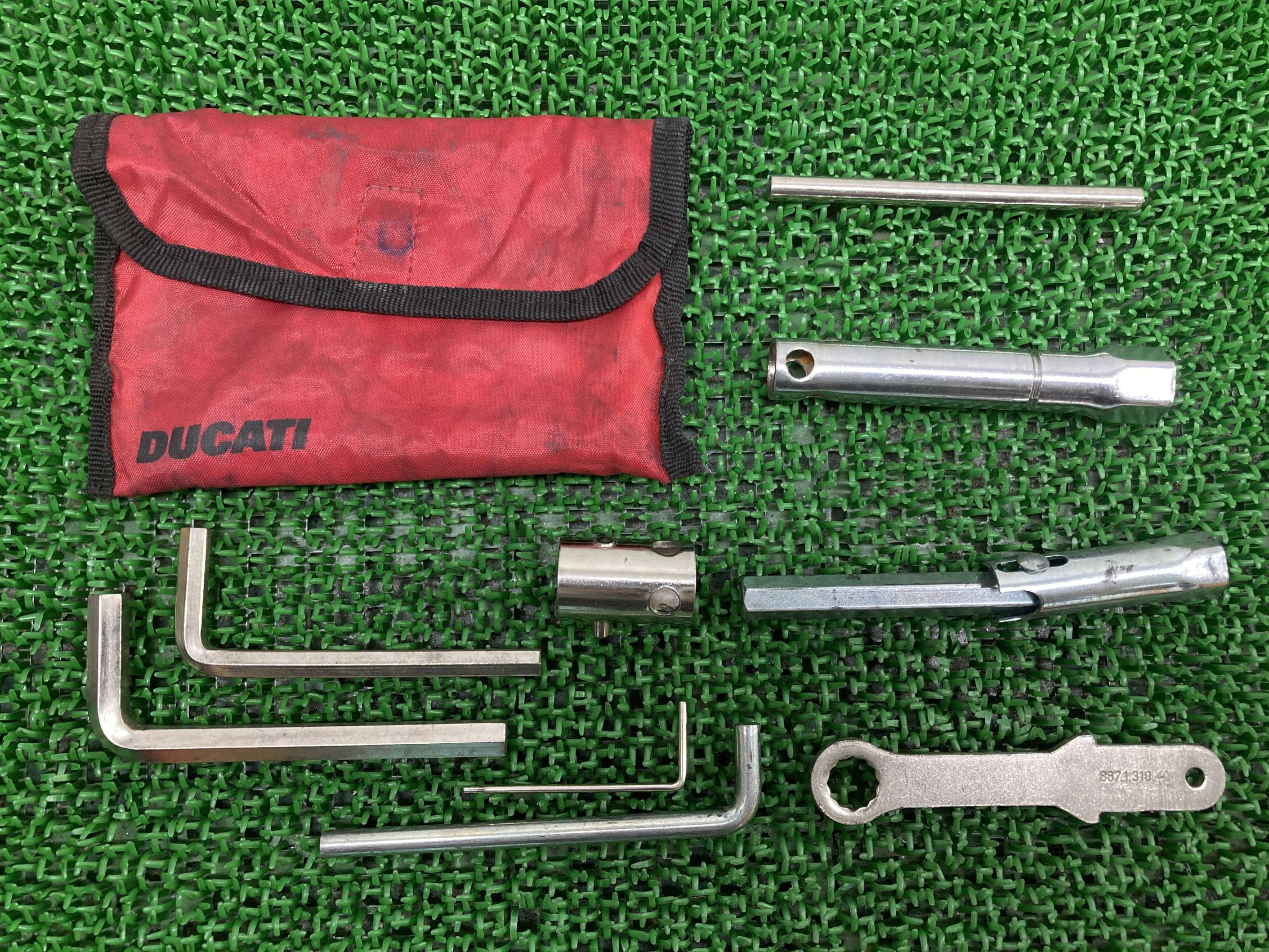 車載工具 ドゥカティ 純正 バイク 部品 Ducati ツールキット モンスター スーパースポーツ パニガーレ トラブル対処に 車検 Genuine 【中古】 xL